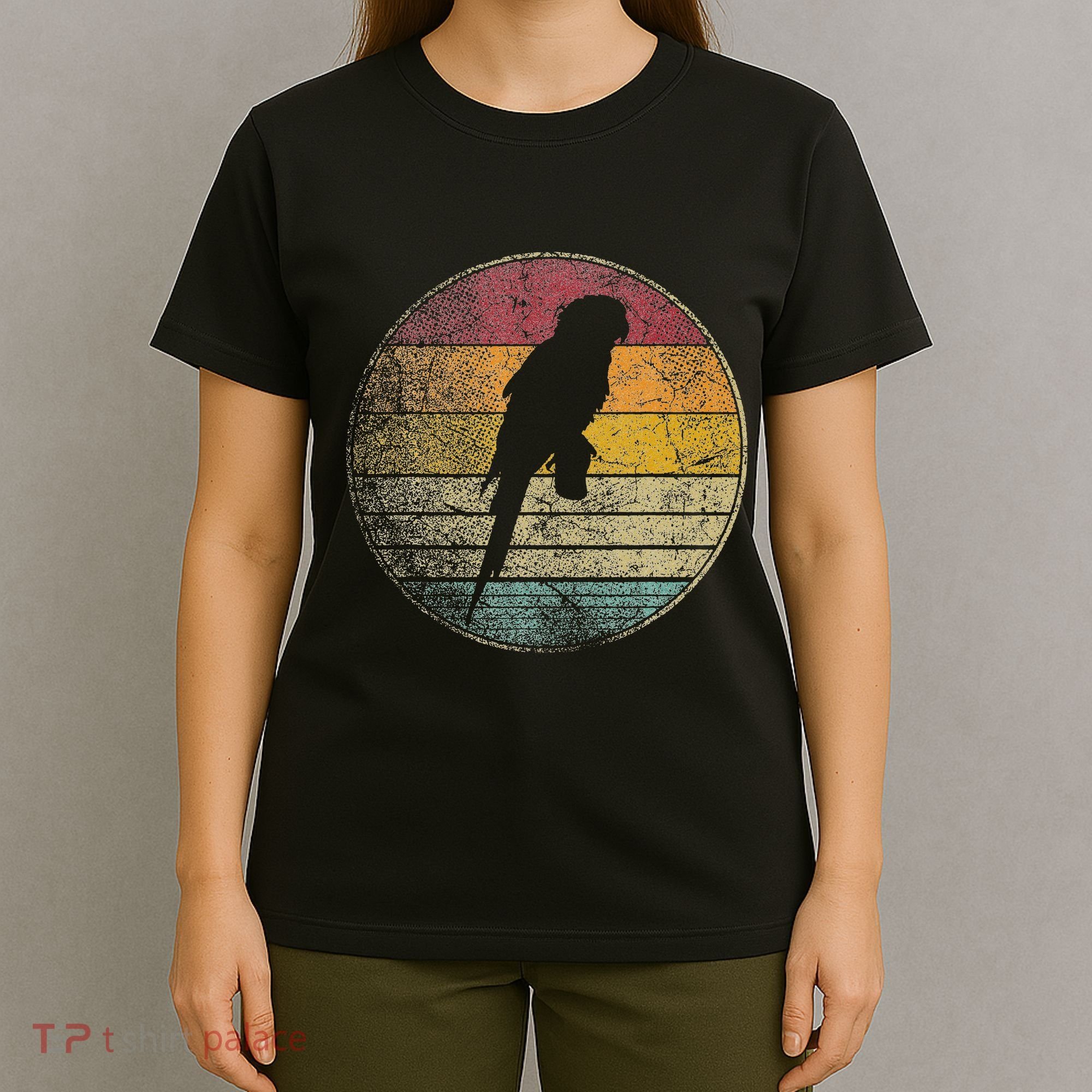 Parrot Bird Vintage Distressed Retro Style Silhouette 70s T-Shirt