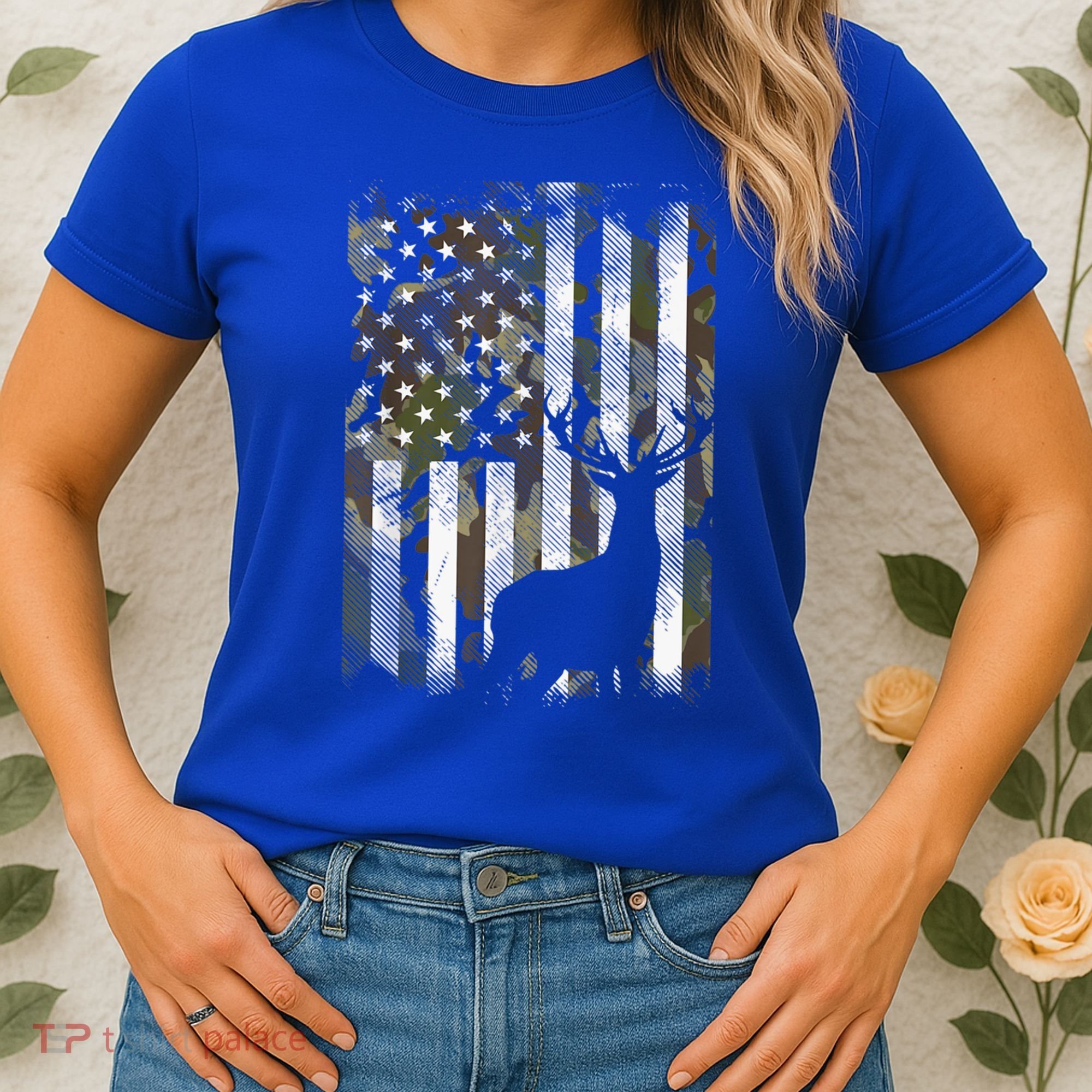 Patriotic Camo American Flag Deer Hunter Hunting Gift Women's T-Shirt