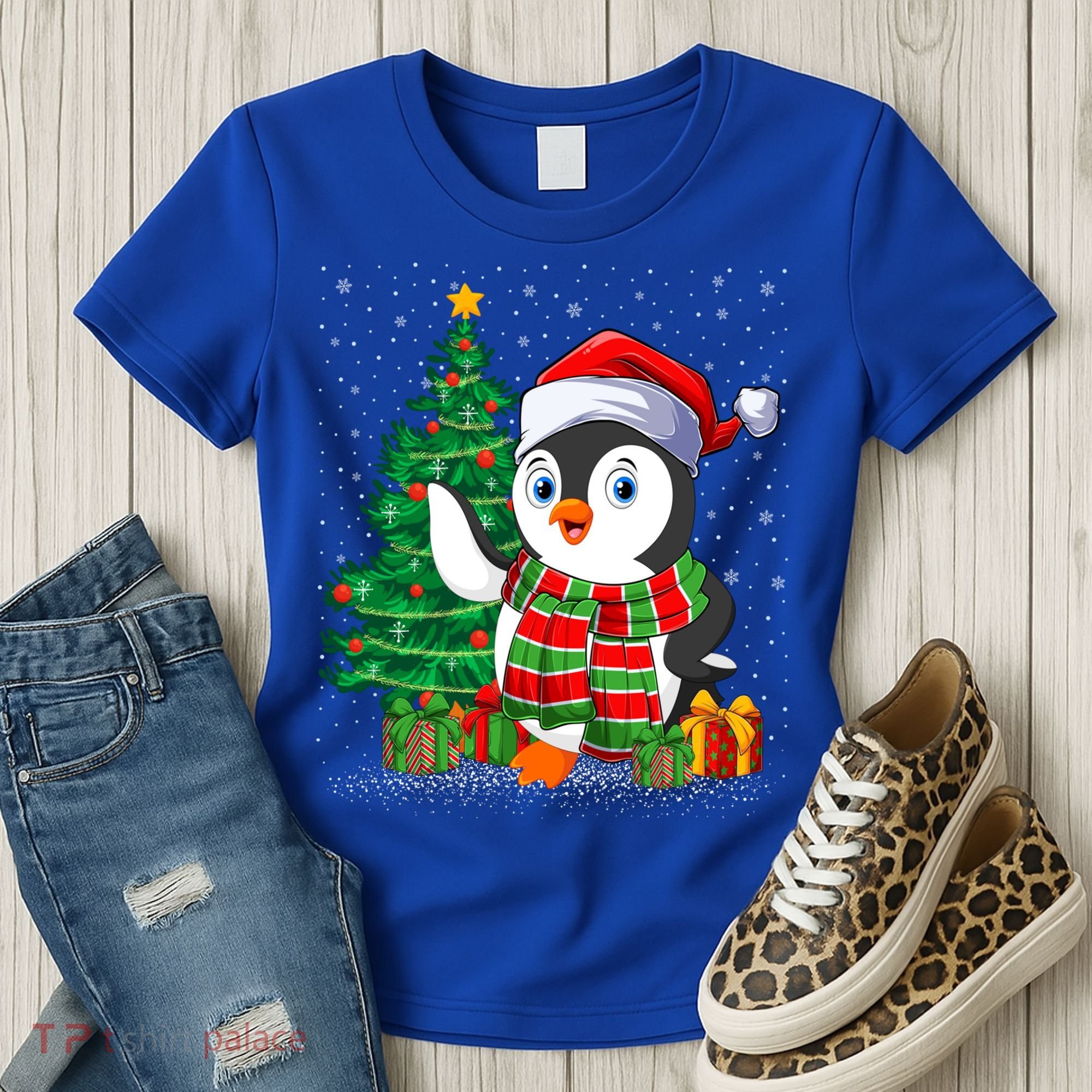 Penguin Christmas Tree Lights Santa Penguin Xmas Cute Gift Women's T-Shirt