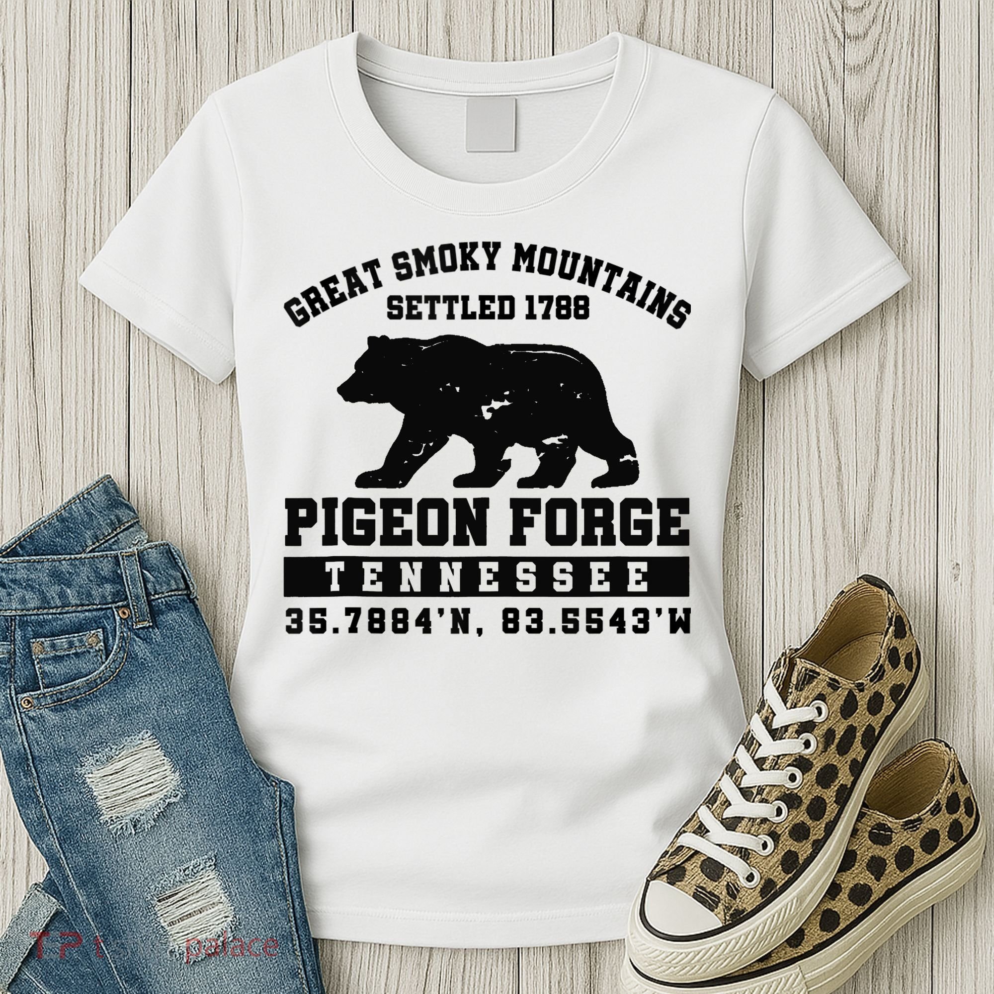 Pigeon Forge Tennessee Bear Great Smoky Mountains Women's T-Shirt