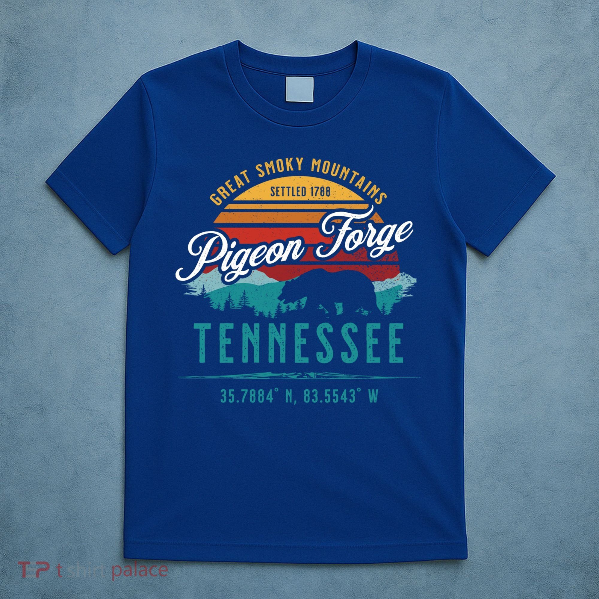 Pigeon Forge Tennessee Great Smoky Mountains Bear Retro Sun Meaningful Gift T-Shirt
