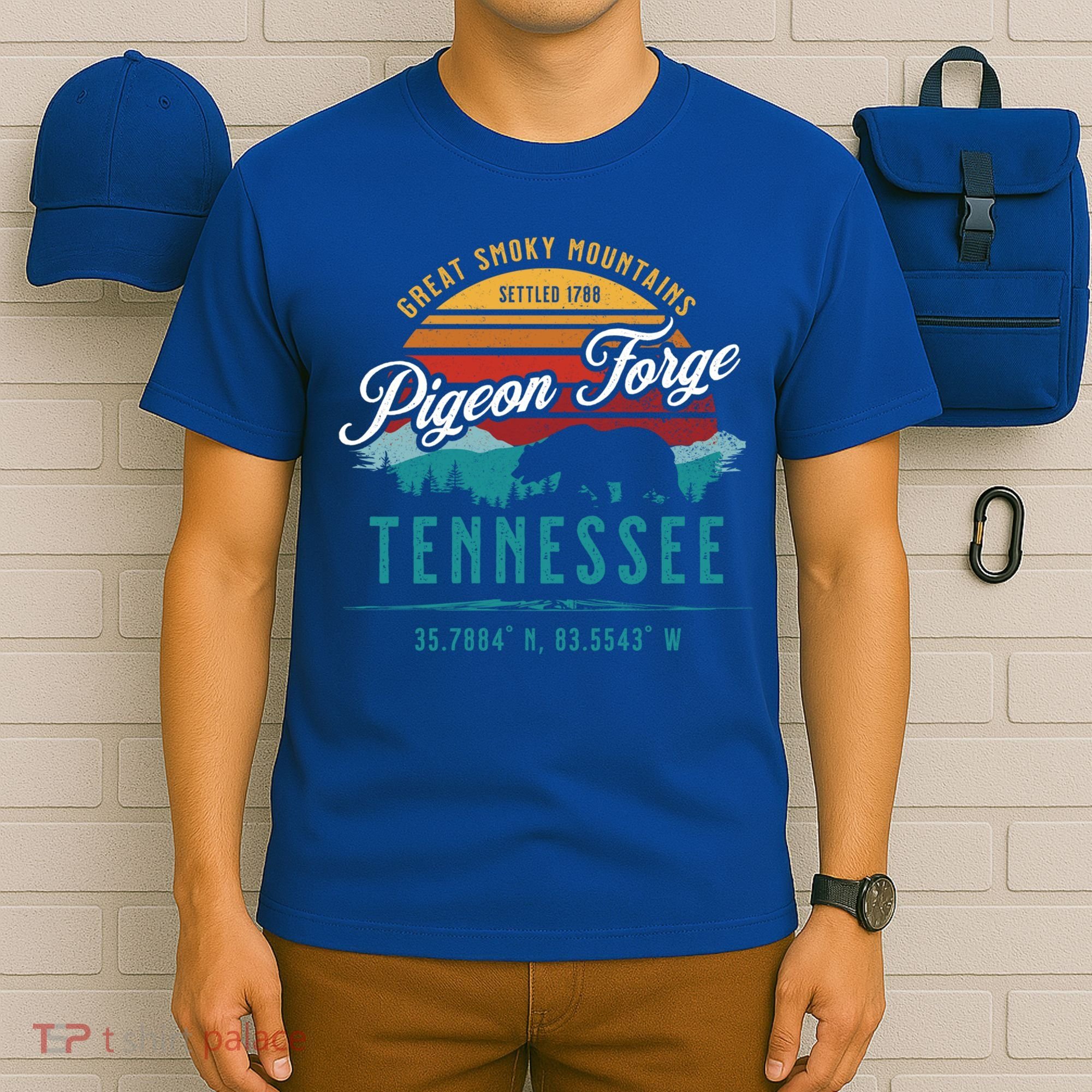 Pigeon Forge Tennessee Great Smoky Mountains Bear Retro Sun Meaningful Gift T-Shirt