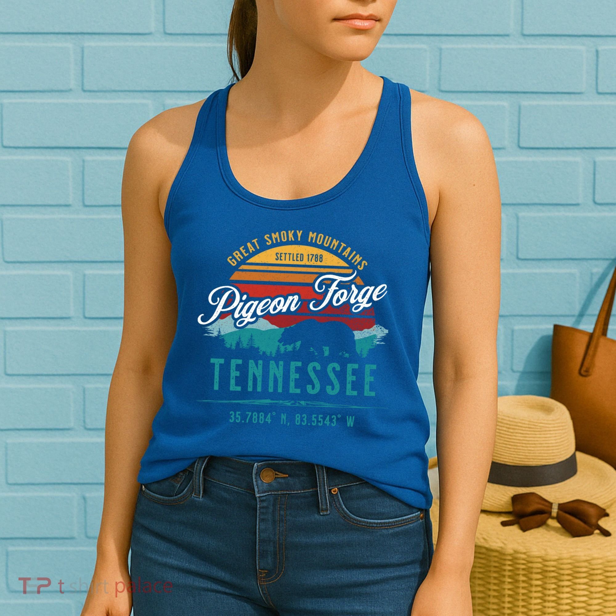 Pigeon Forge Tennessee Great Smoky Mountains Bear Retro Sun Meaningful Gift Women's Tank Top