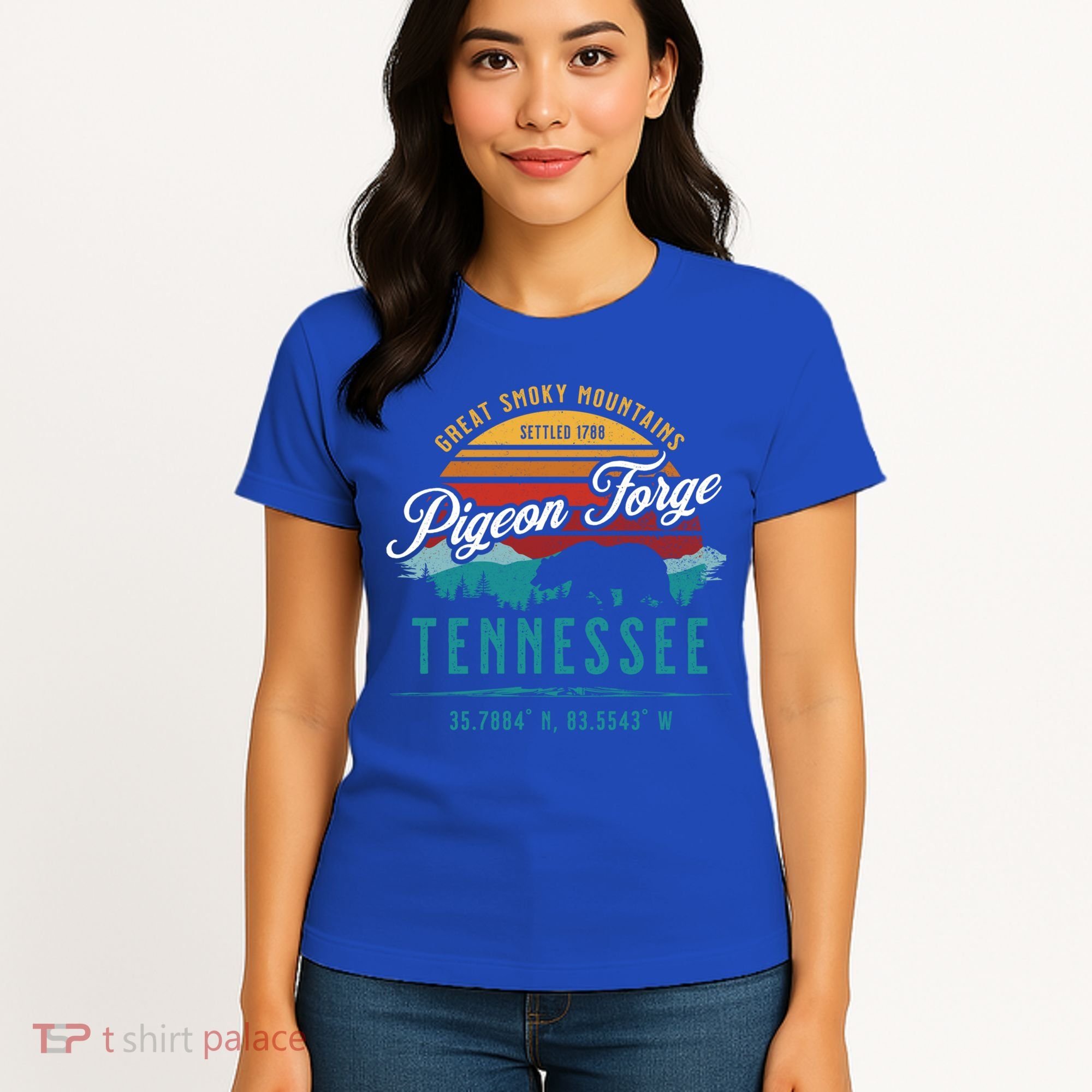 Pigeon Forge Tennessee Great Smoky Mountains Bear Retro Sun Meaningful Gift Women's T-Shirt