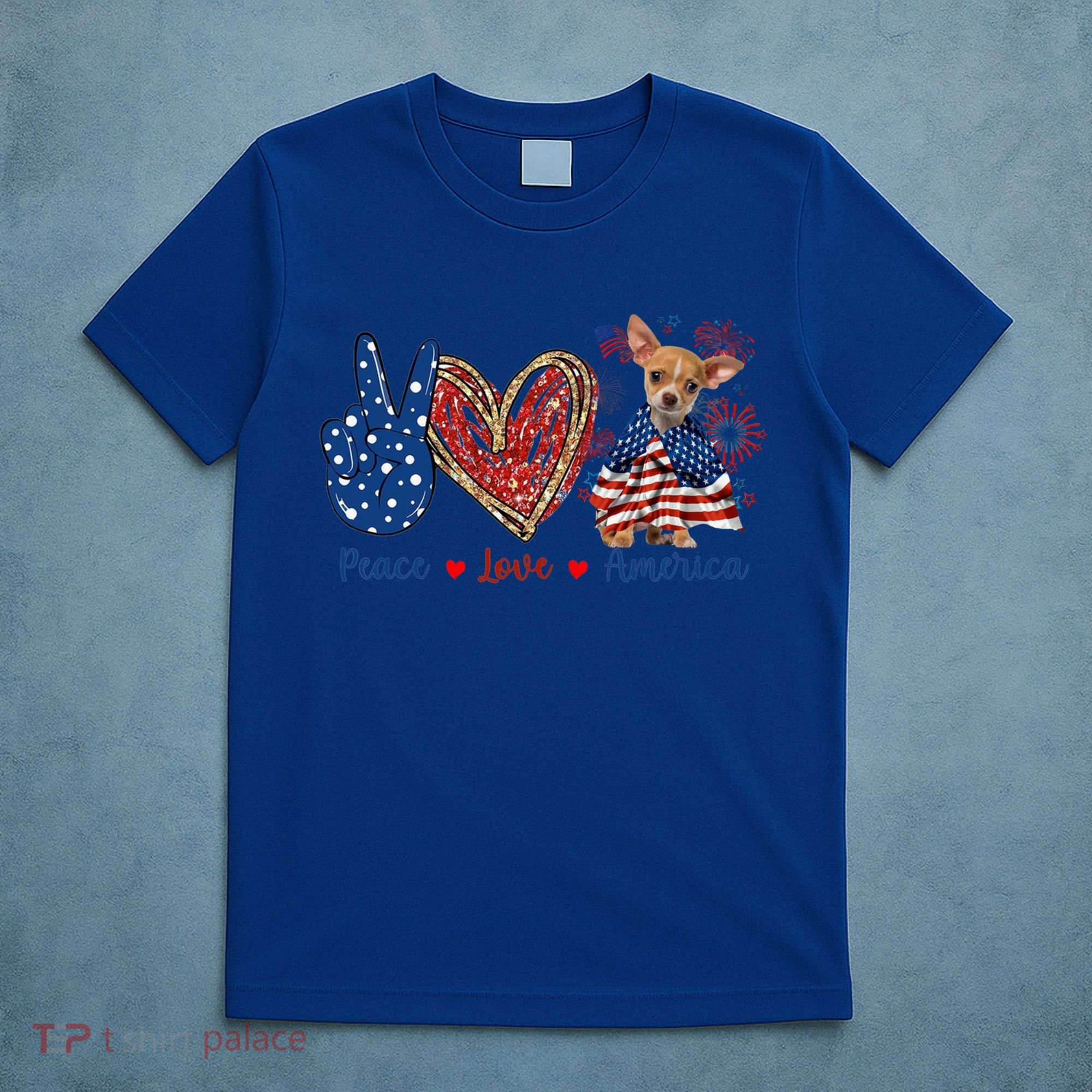 Peace Love Chihuahua Dog Patriotic America Flag 4th July Cute Gift T-Shirt