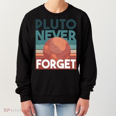 Pluto Never Forget Women's Sweatshirt