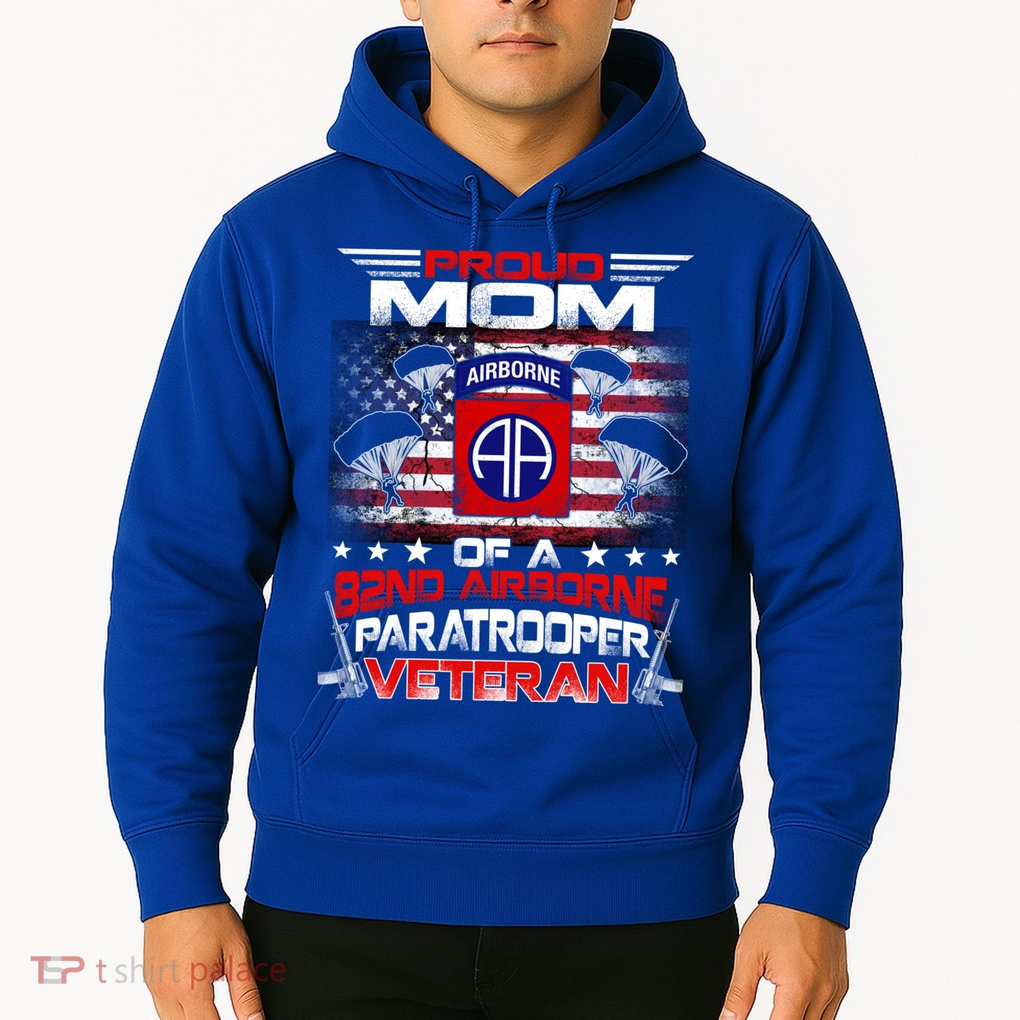 Proud Mom 82nd Airborne Paratrooper Veteran Flag Gift Hoodie