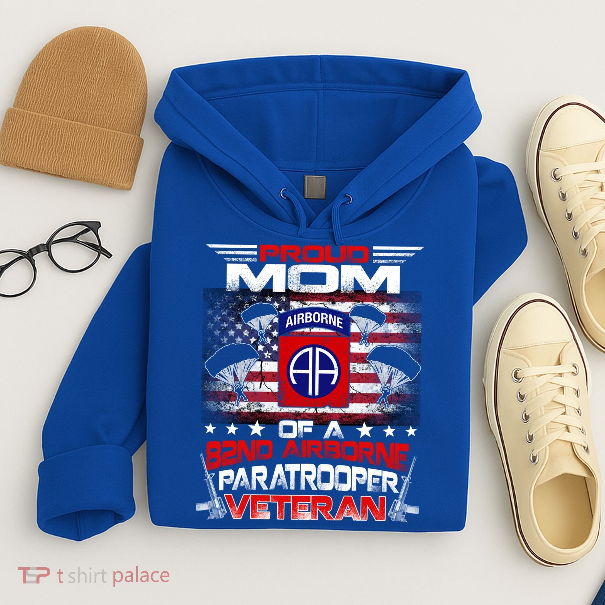 Proud Mom 82nd Airborne Paratrooper Veteran Flag Gift Hoodie