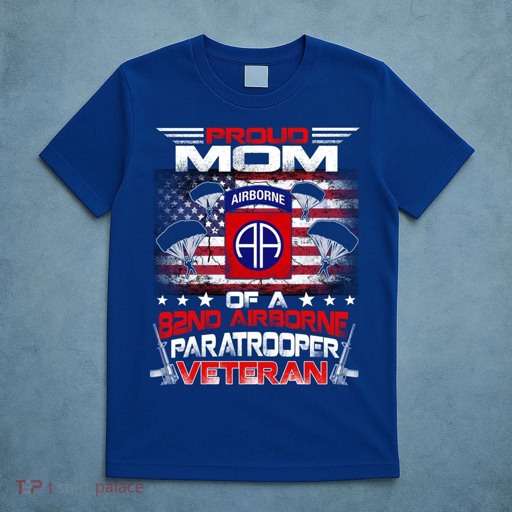 Proud Mom 82nd Airborne Paratrooper Veteran Flag Gift T-Shirt