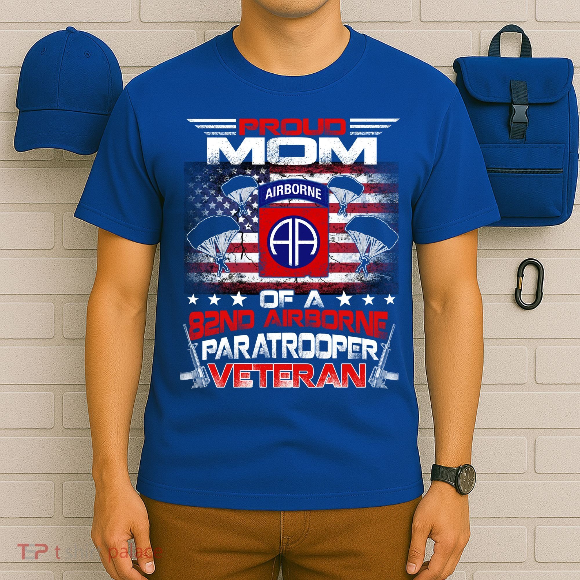 Proud Mom 82nd Airborne Paratrooper Veteran Flag Gift T-Shirt
