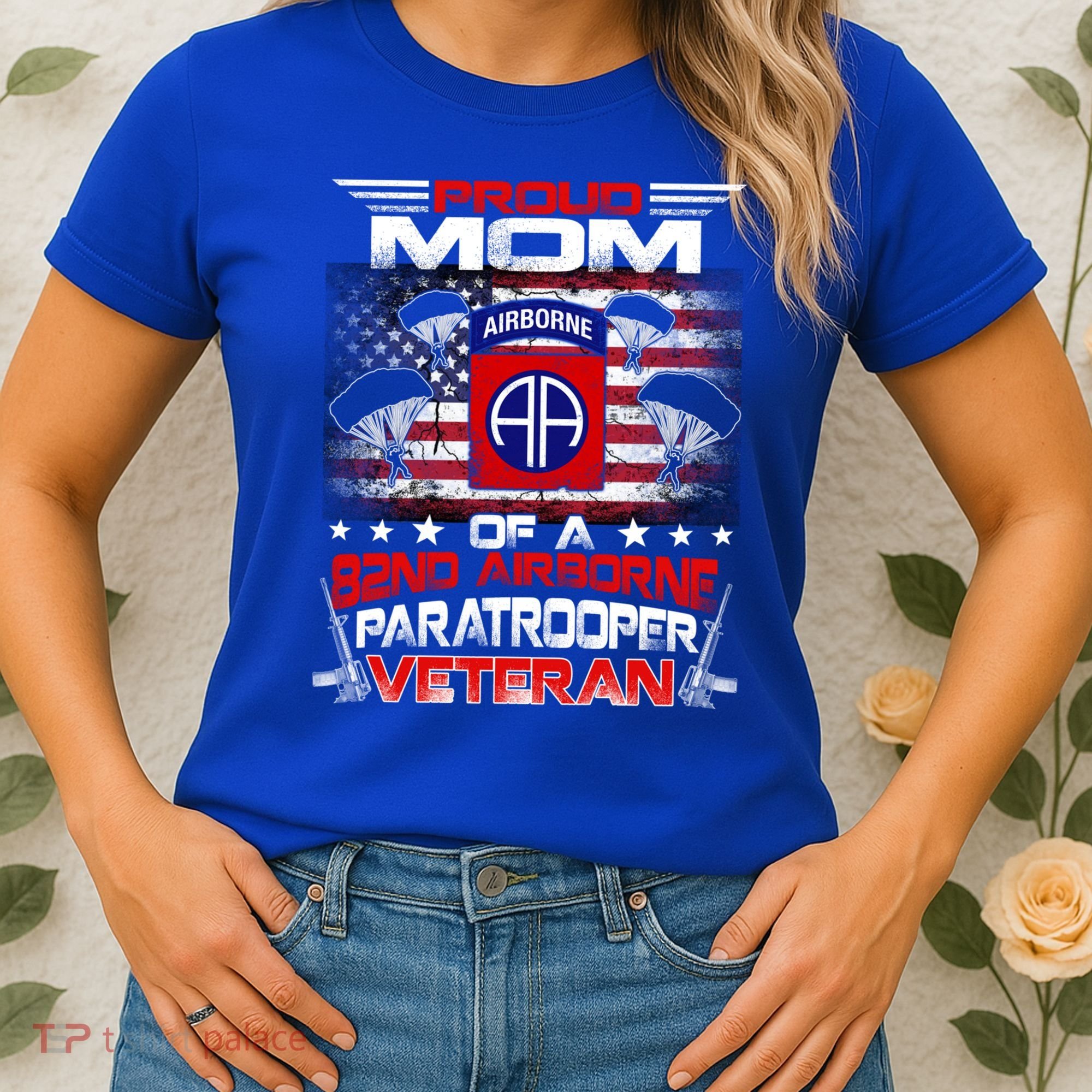 Proud Mom 82nd Airborne Paratrooper Veteran Flag Gift Women's T-Shirt