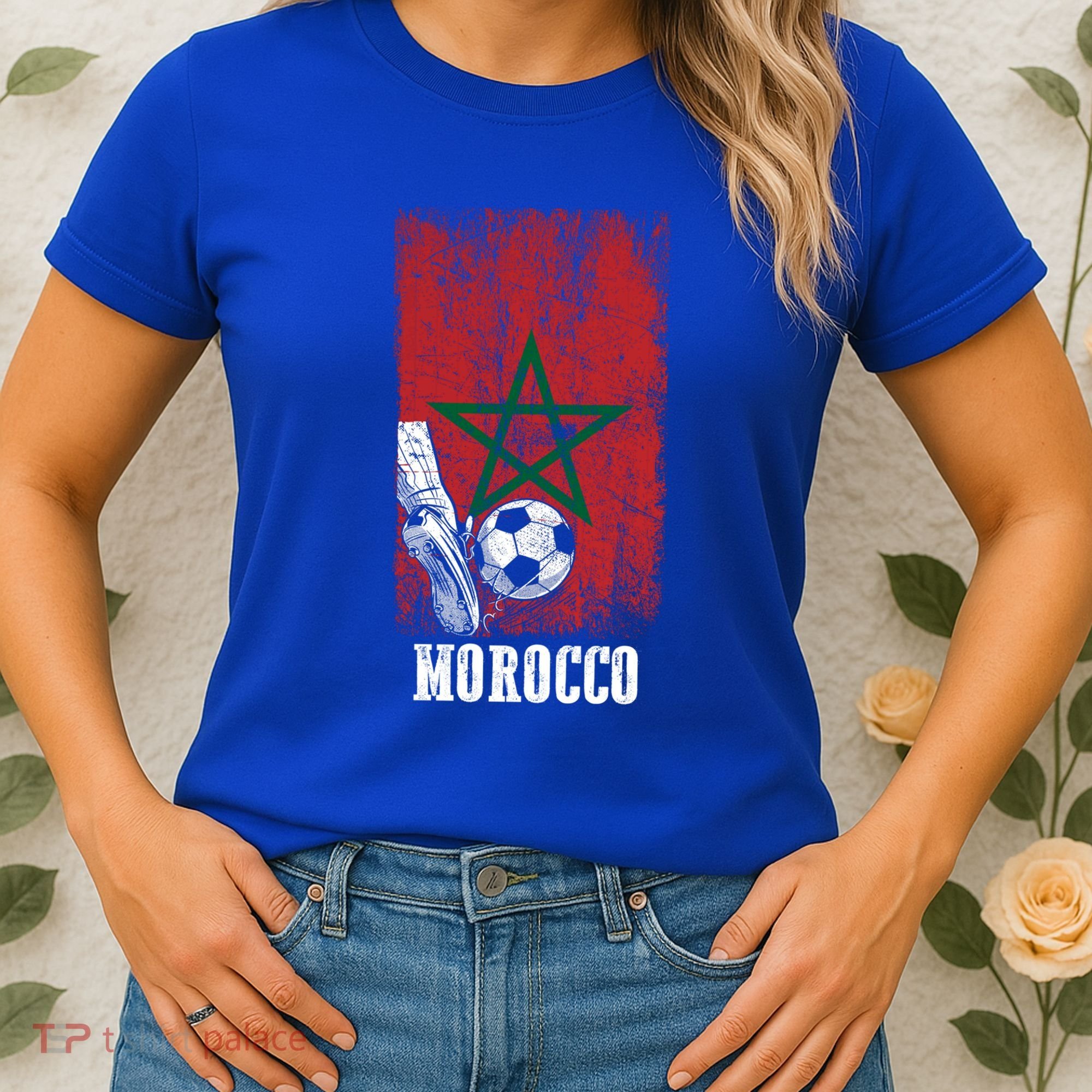 Patriotic Moroccan Soccer Player Morocco Flag Soccer Ball Gift Women's T-Shirt