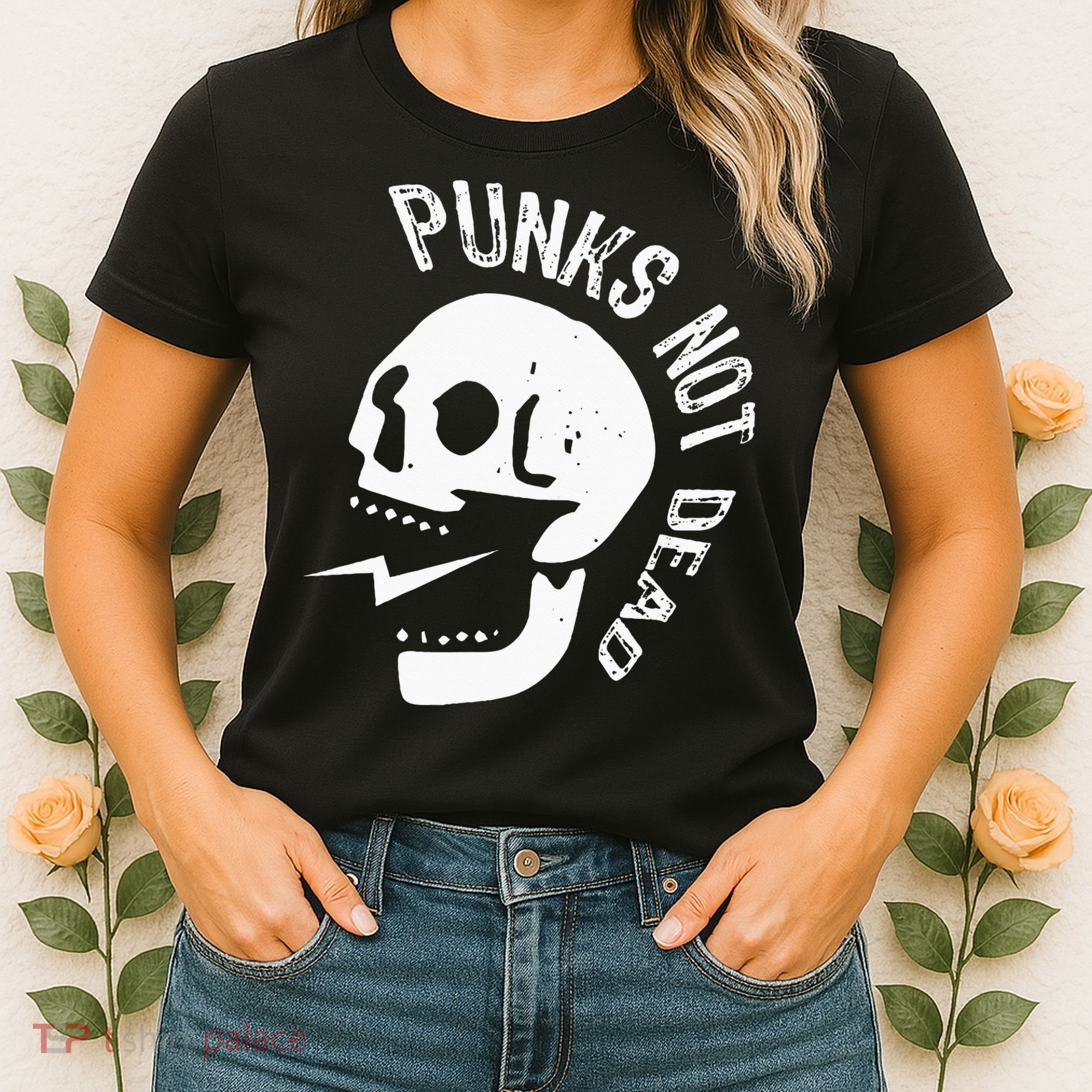 Punks Not Dead Skull Women's T-Shirt