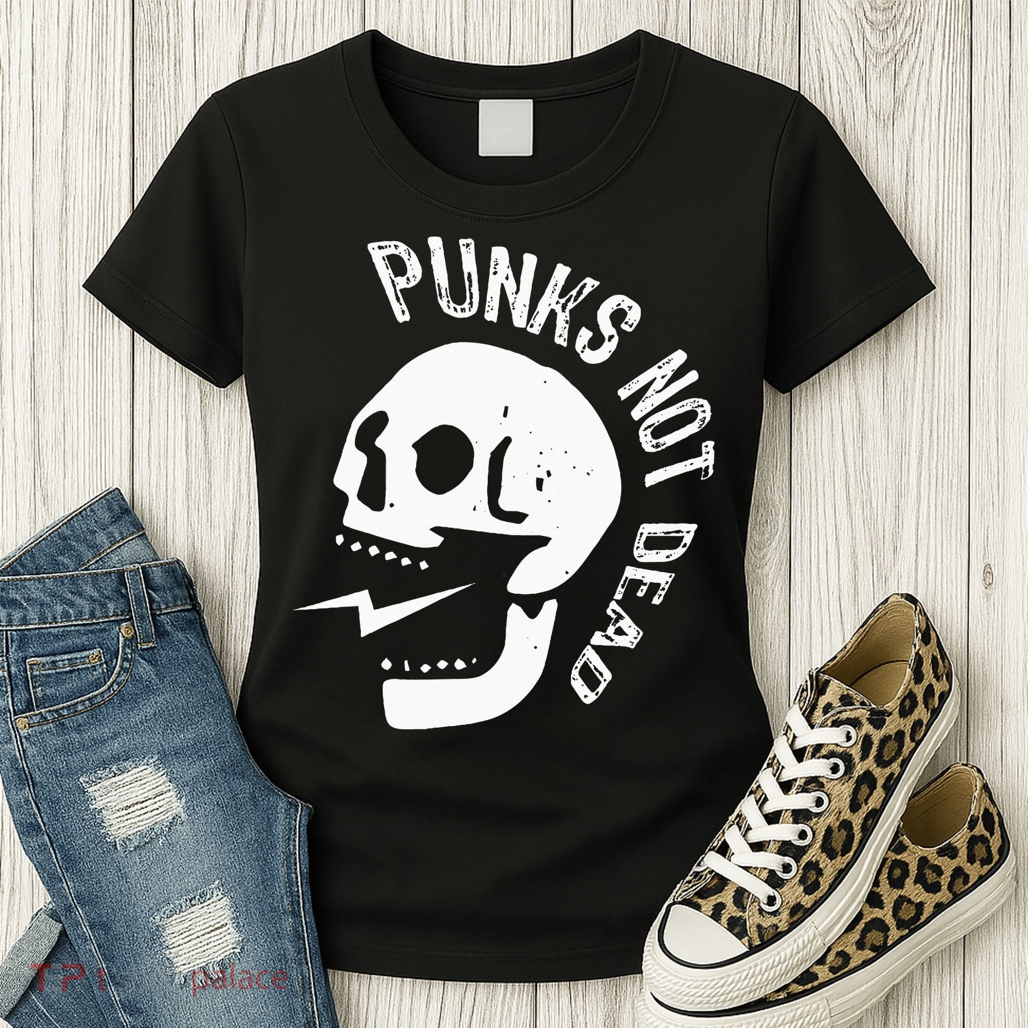 Punks Not Dead Skull Women's T-Shirt