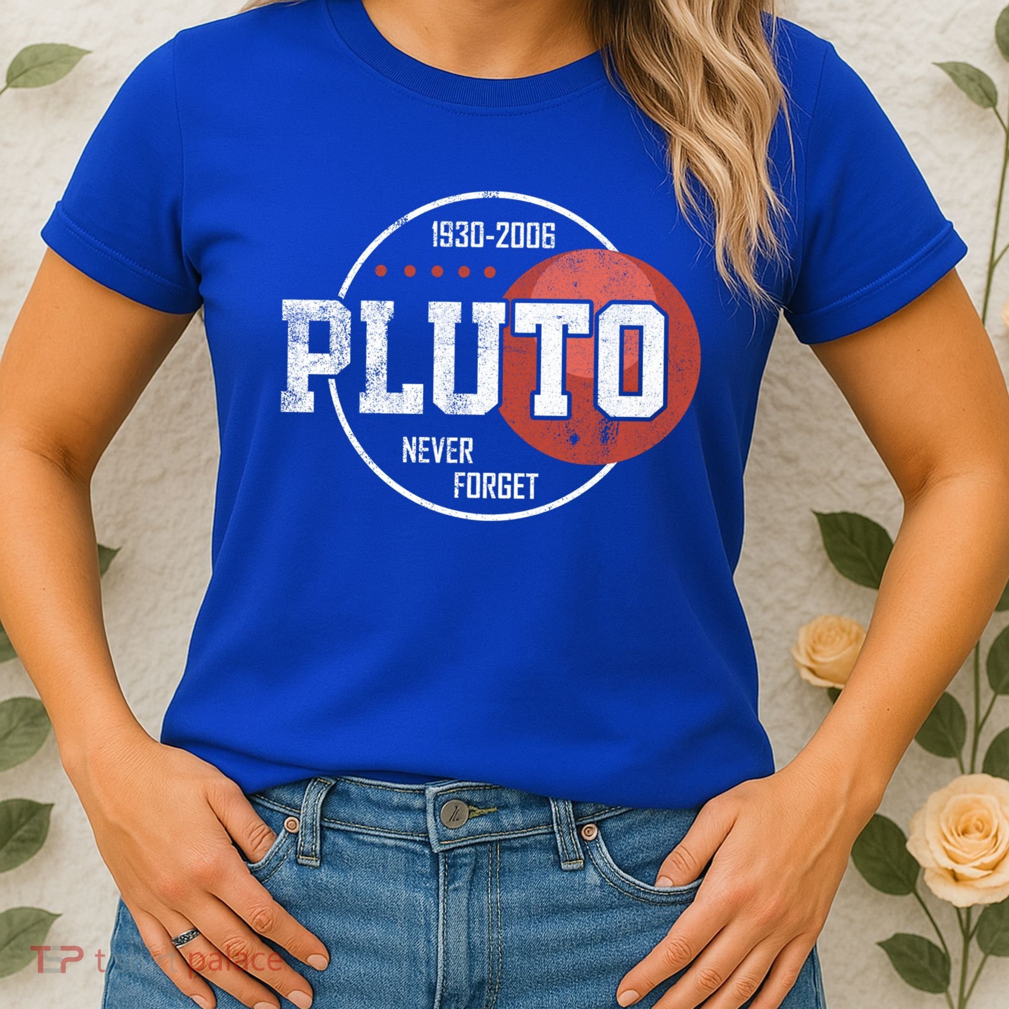 Pluto Never Forgegift Astronomy Space Nerd Pluto Great Gift Women's T-Shirt