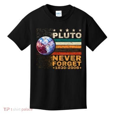 PLUTO NEVER FORGET Kids T-Shirt