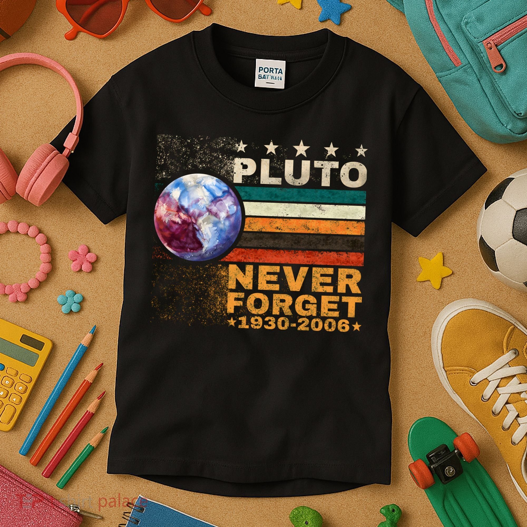 PLUTO NEVER FORGET Kids T-Shirt