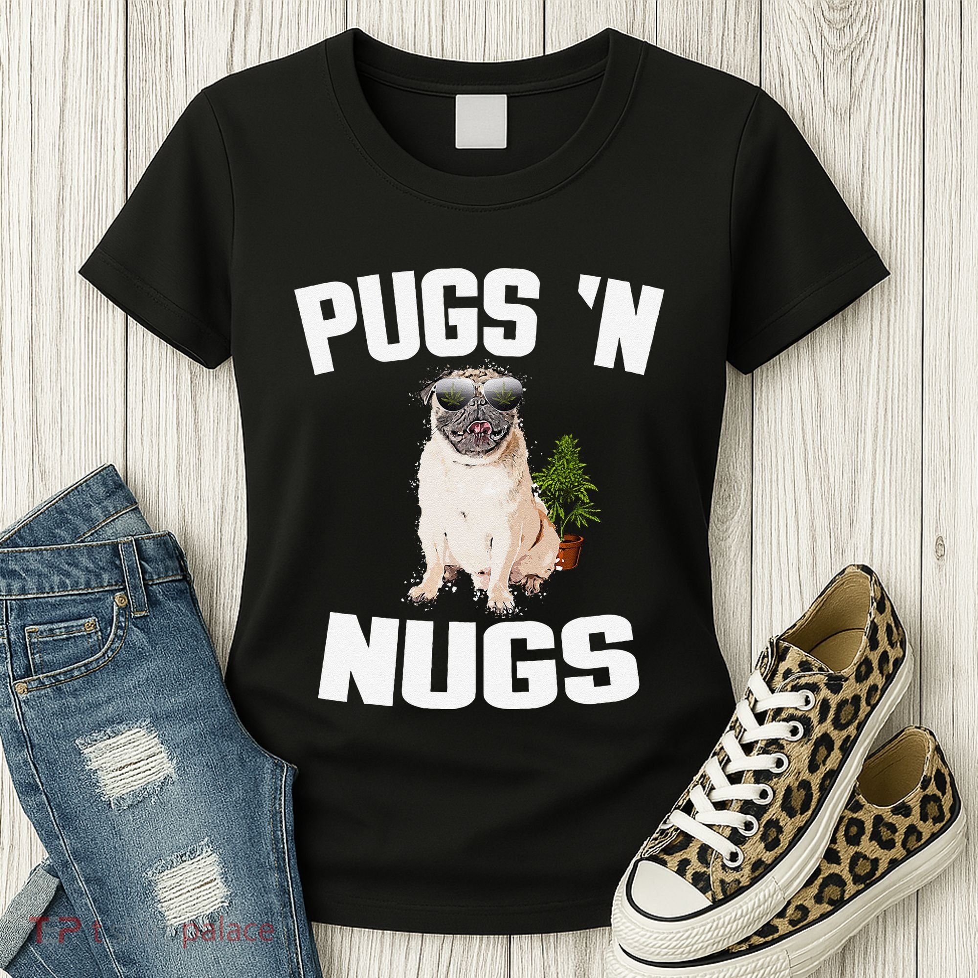 Pugs ´N Nugs Cannabis Pot Weed Smoking Smoke Hash Women's T-Shirt