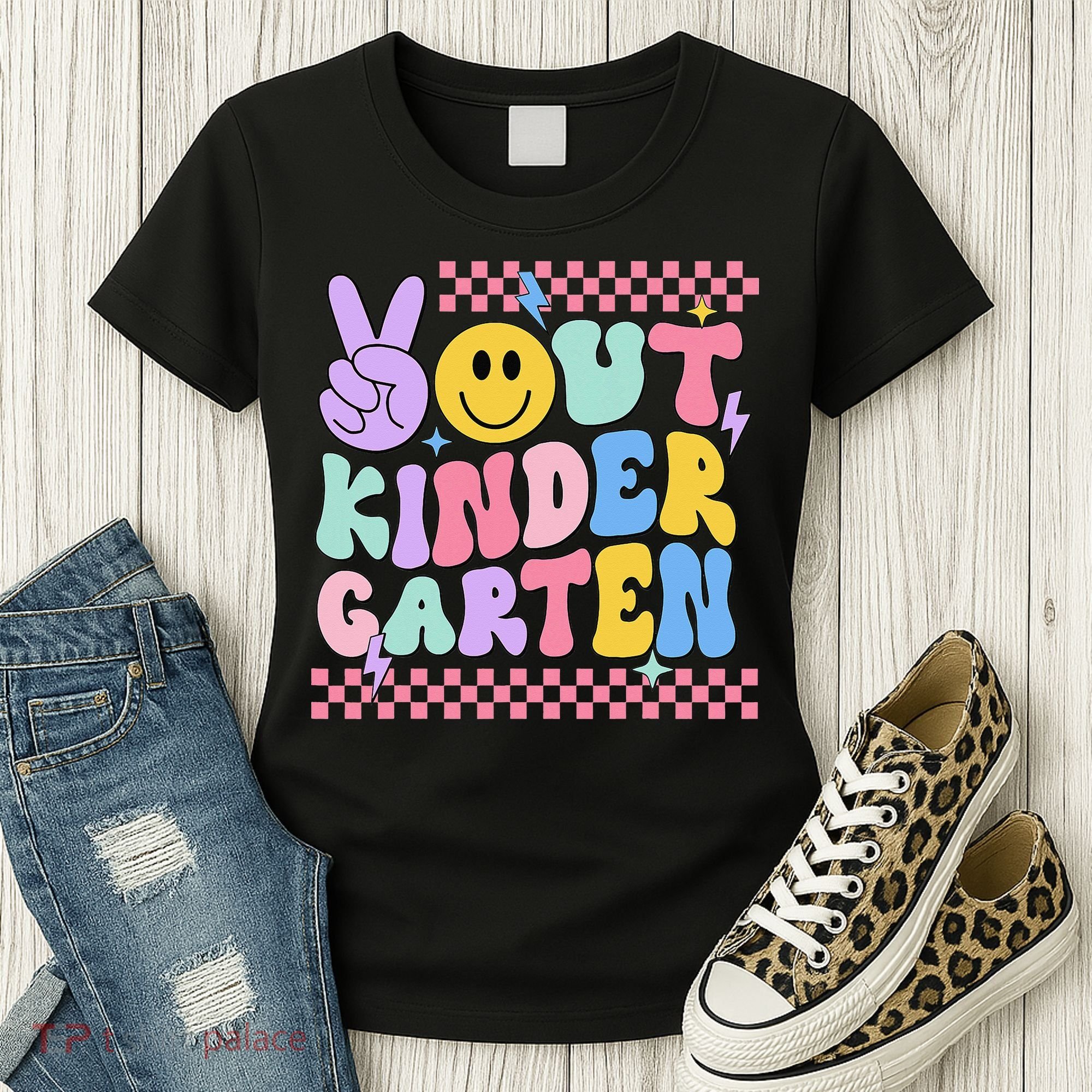 Peace Out Kindergarten Graduation Smile Face Last Day Women's T-Shirt