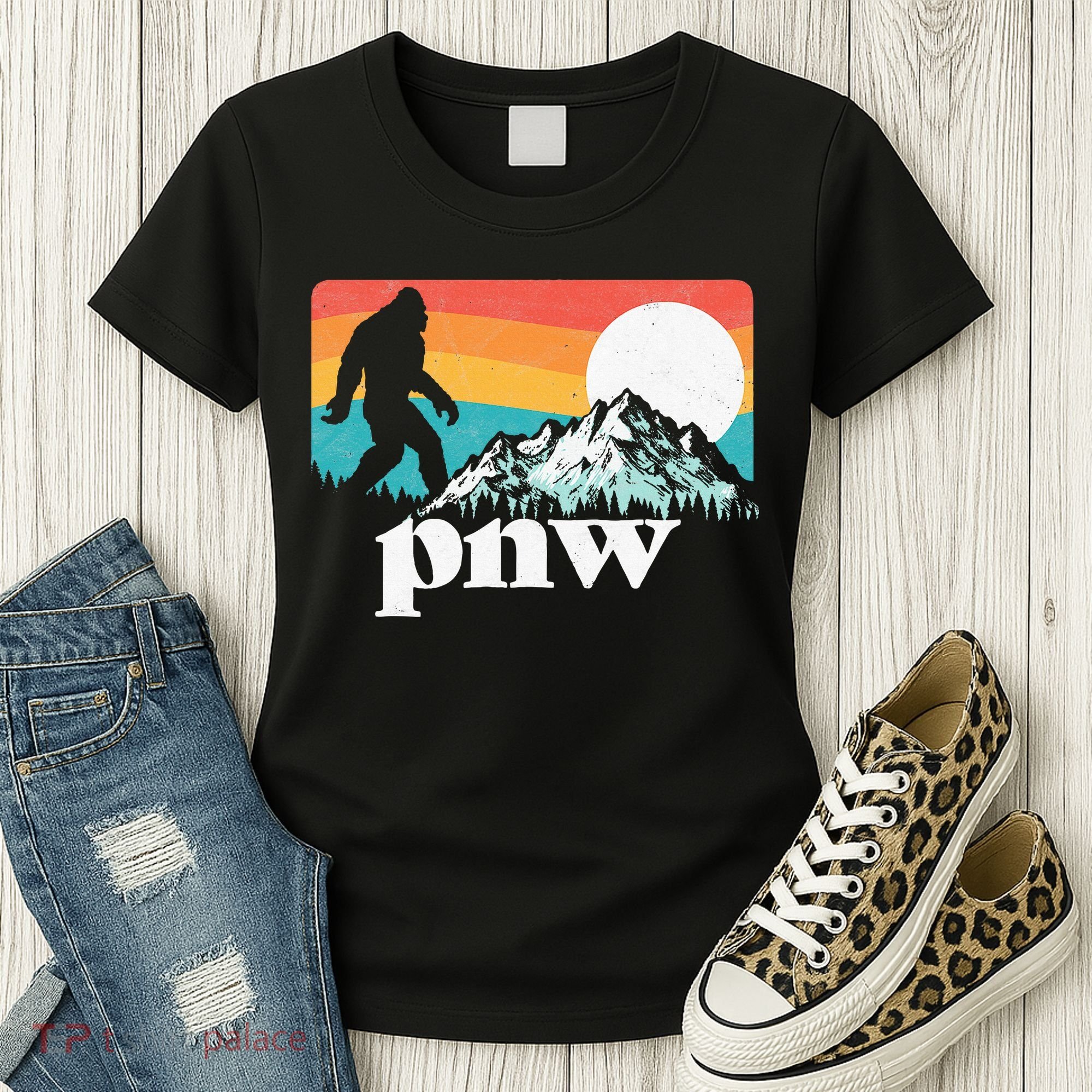 Pnw Pacific Northwest Bigfoot Mountains Retro 80s Graphic Women's T-Shirt