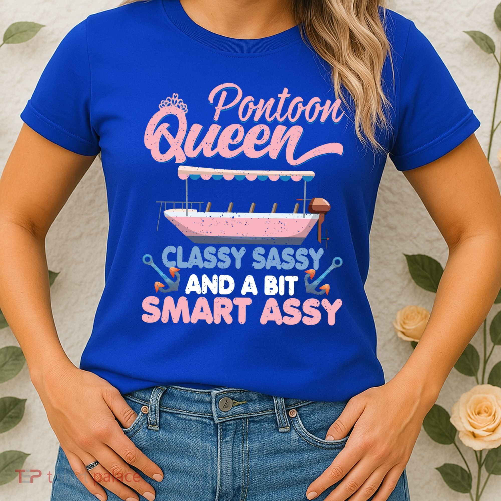 Pontoon Queen Gift For Pontoon Boating Mom Lover Cute Gift Women's T-Shirt