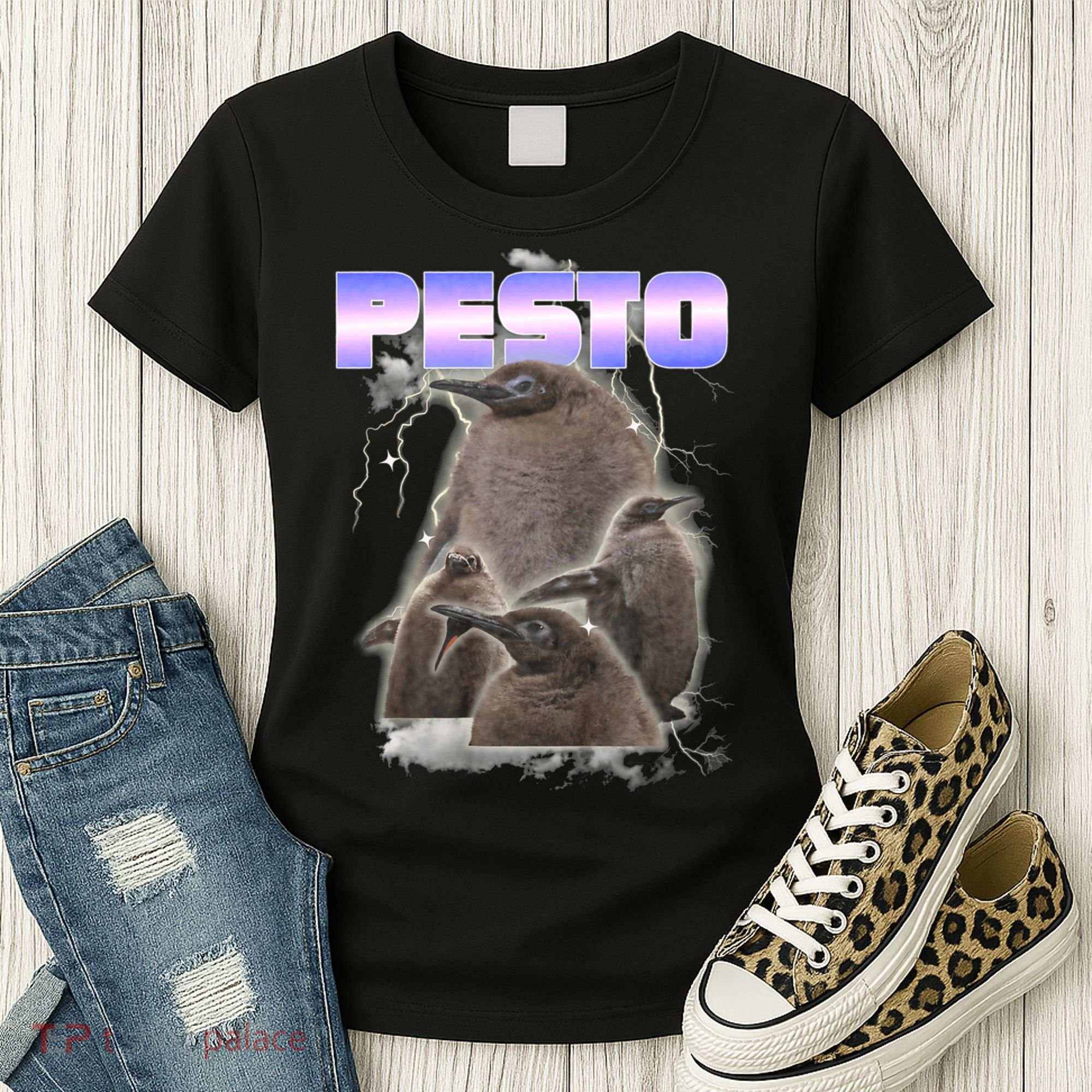 Pesto The Big Penguin Retro Women's T-Shirt