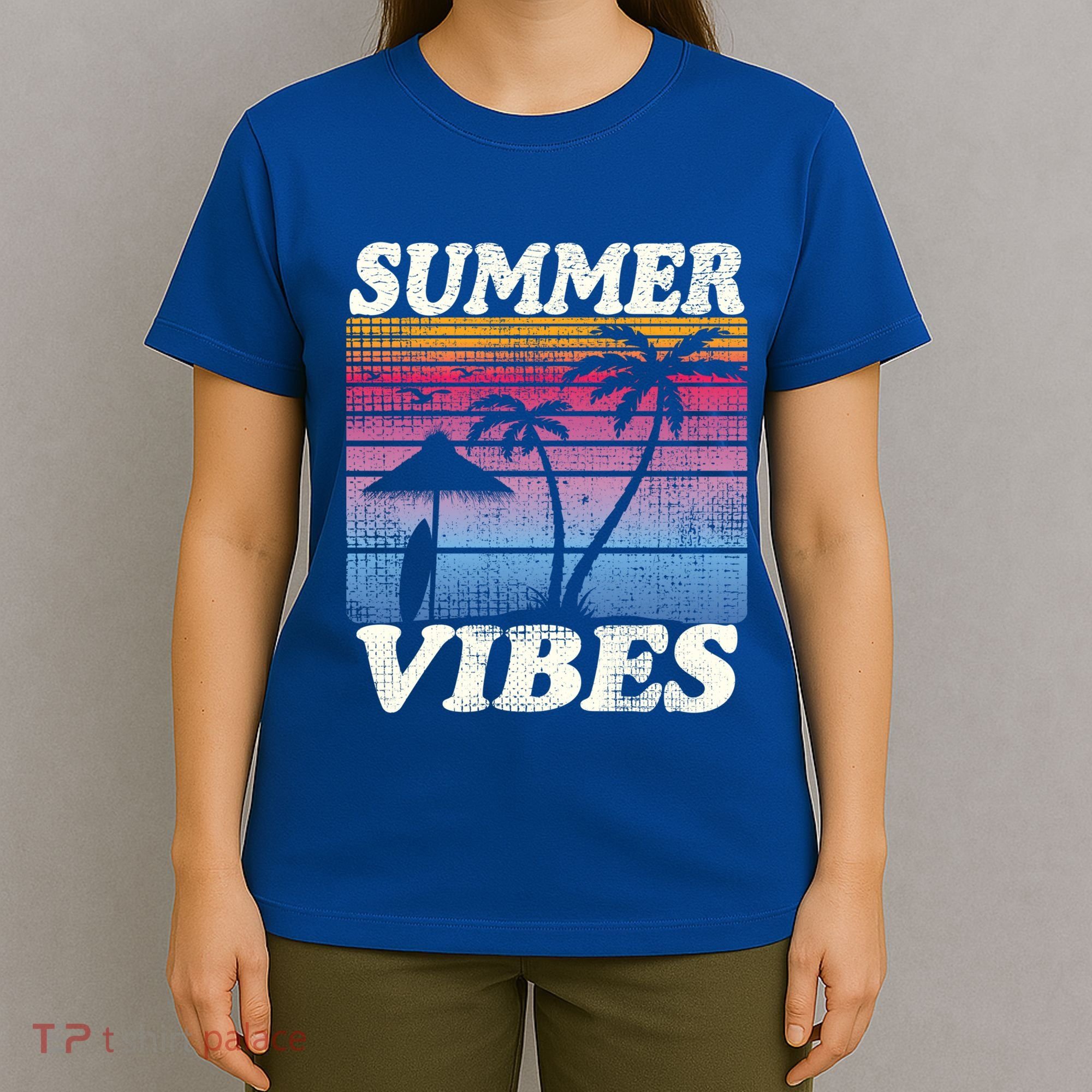Palm Tree Tropical Beach Party Vintage Retro Summer Vibes Cute Gift T-Shirt