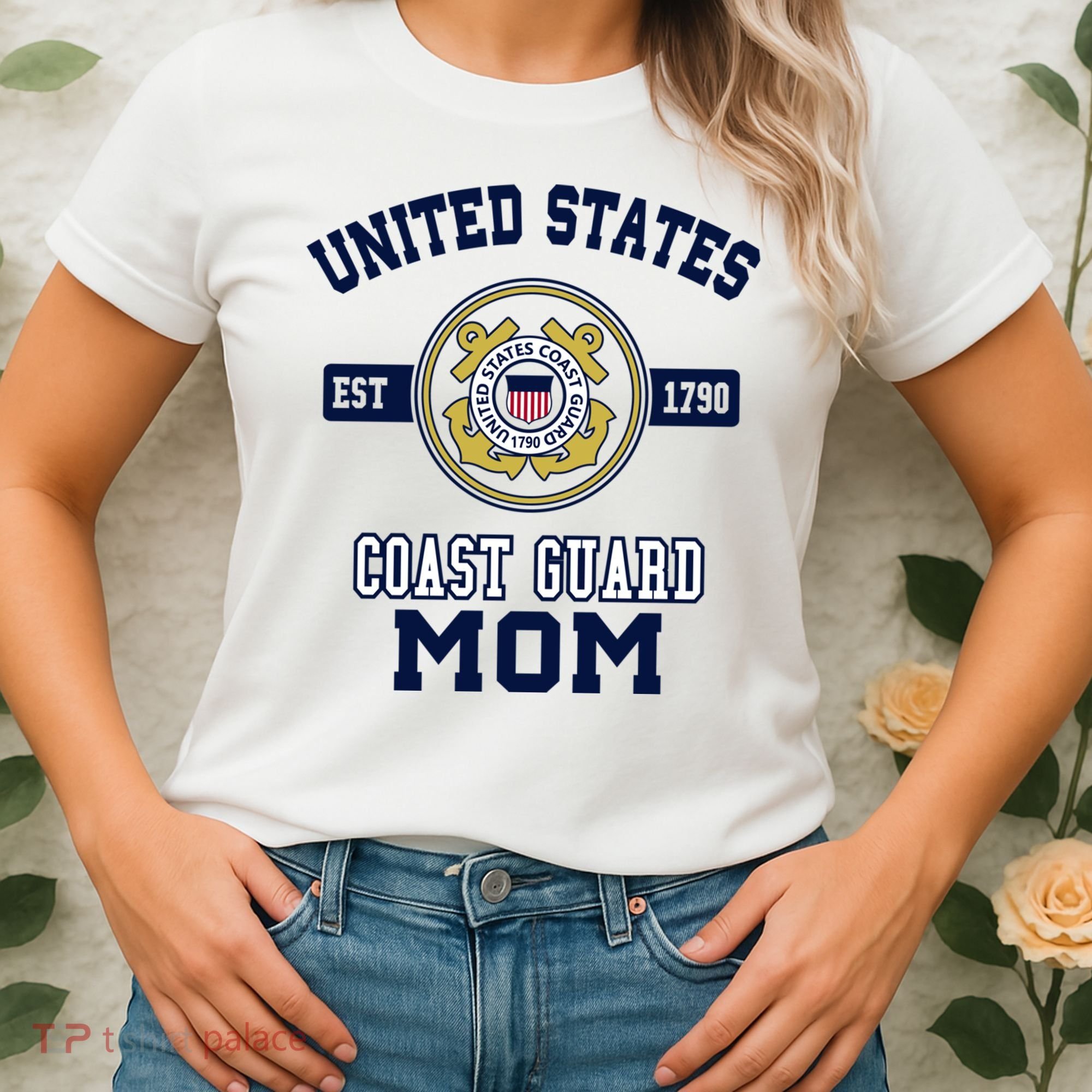 Proud Us Coast Guard Mom Military Pride Gift Women's T-Shirt
