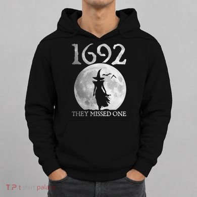 Retro 1692 They Missed One Witch Salem 1692 Halloween Witch Hoodie
