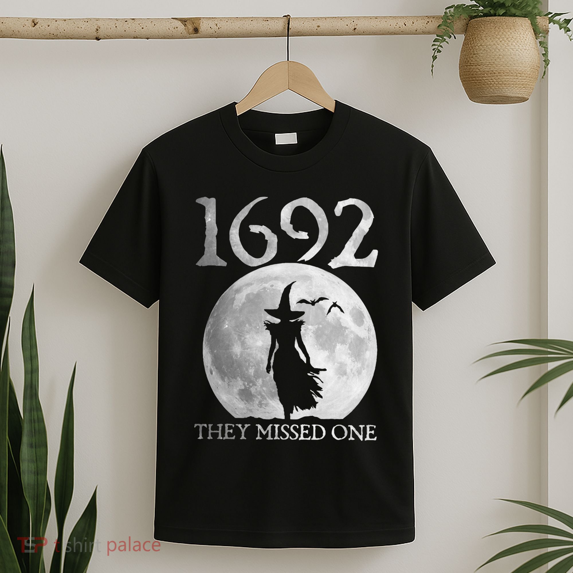 Retro 1692 They Missed One Witch Salem 1692 Halloween Witch T-Shirt