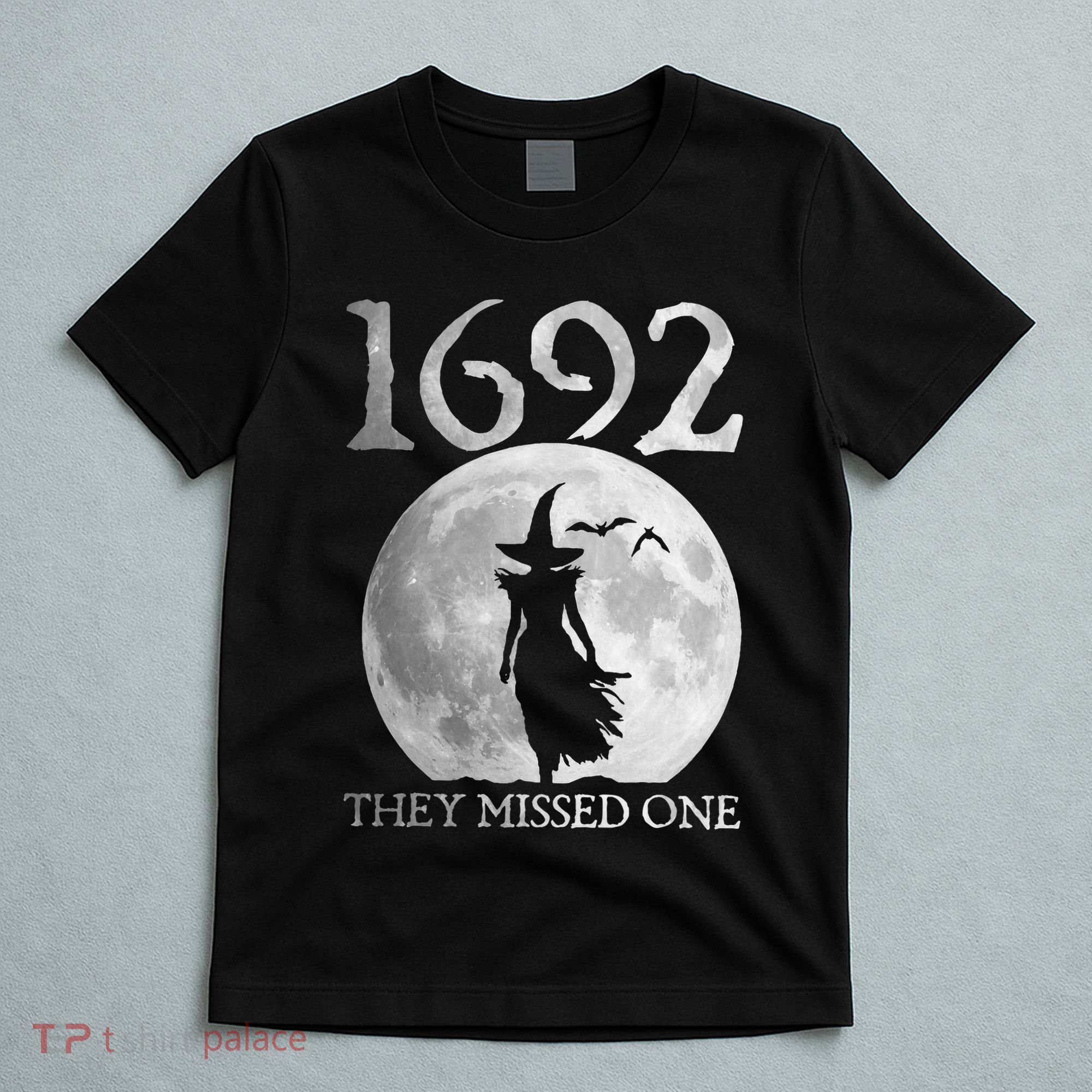 Retro 1692 They Missed One Witch Salem 1692 Halloween Witch T-Shirt