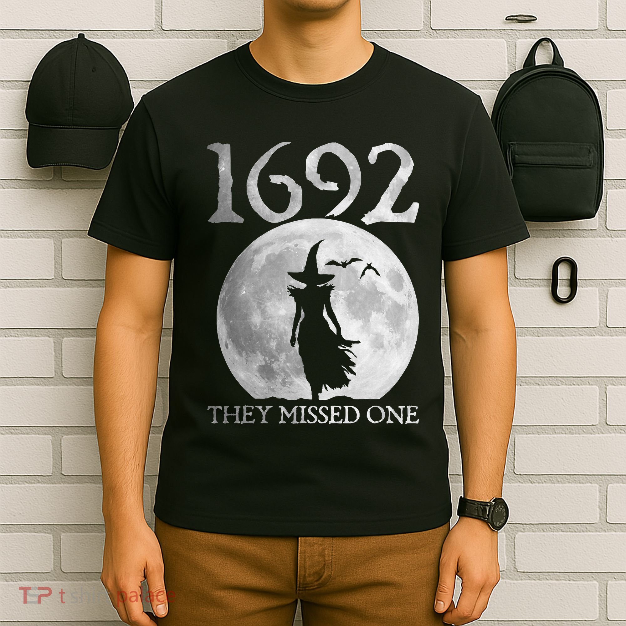 Retro 1692 They Missed One Witch Salem 1692 Halloween Witch T-Shirt