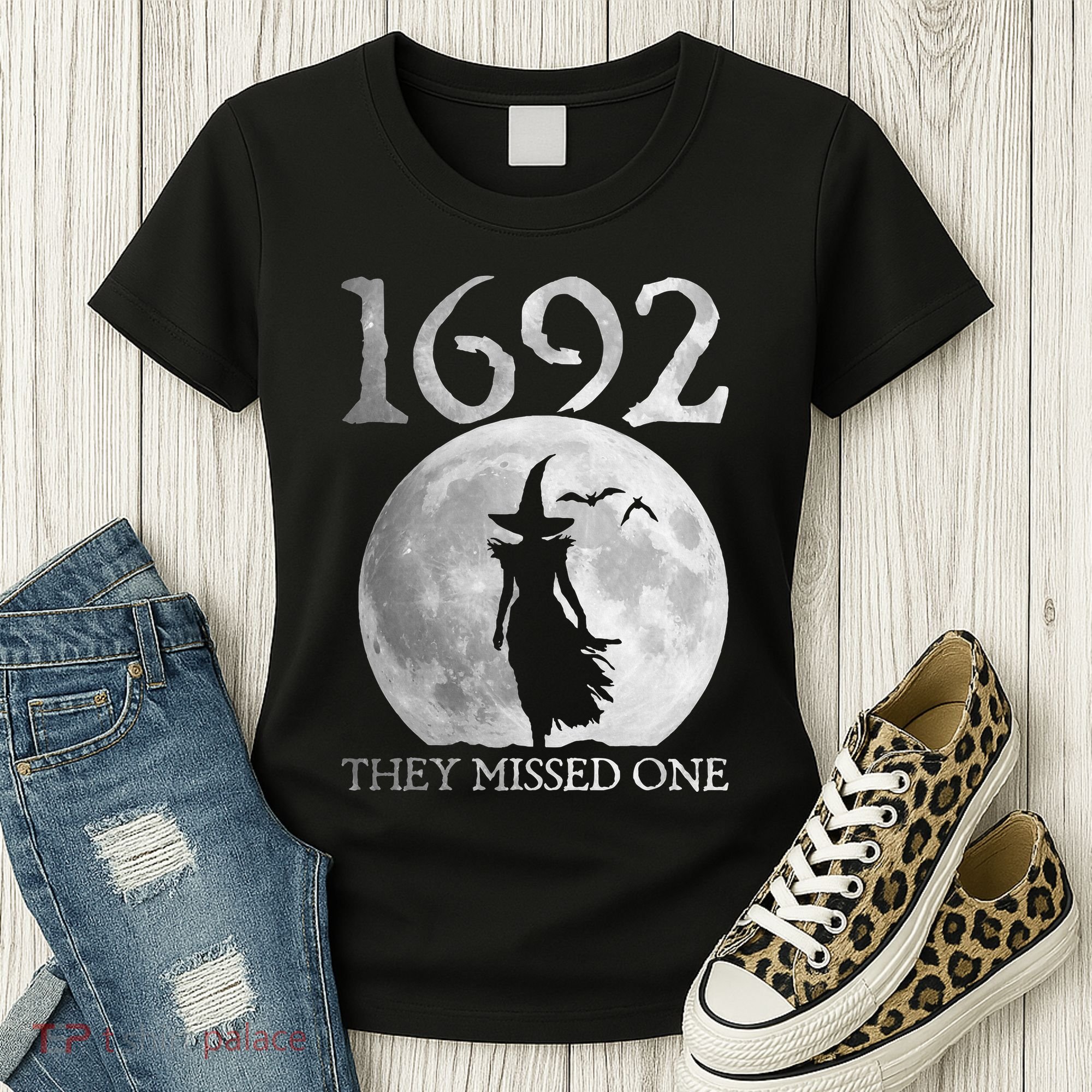Retro 1692 They Missed One Witch Salem 1692 Halloween Witch Women's T-Shirt