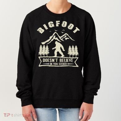 Retro Bigfoot Doesn't Believe In You Either Sasquatch Women's Sweatshirt