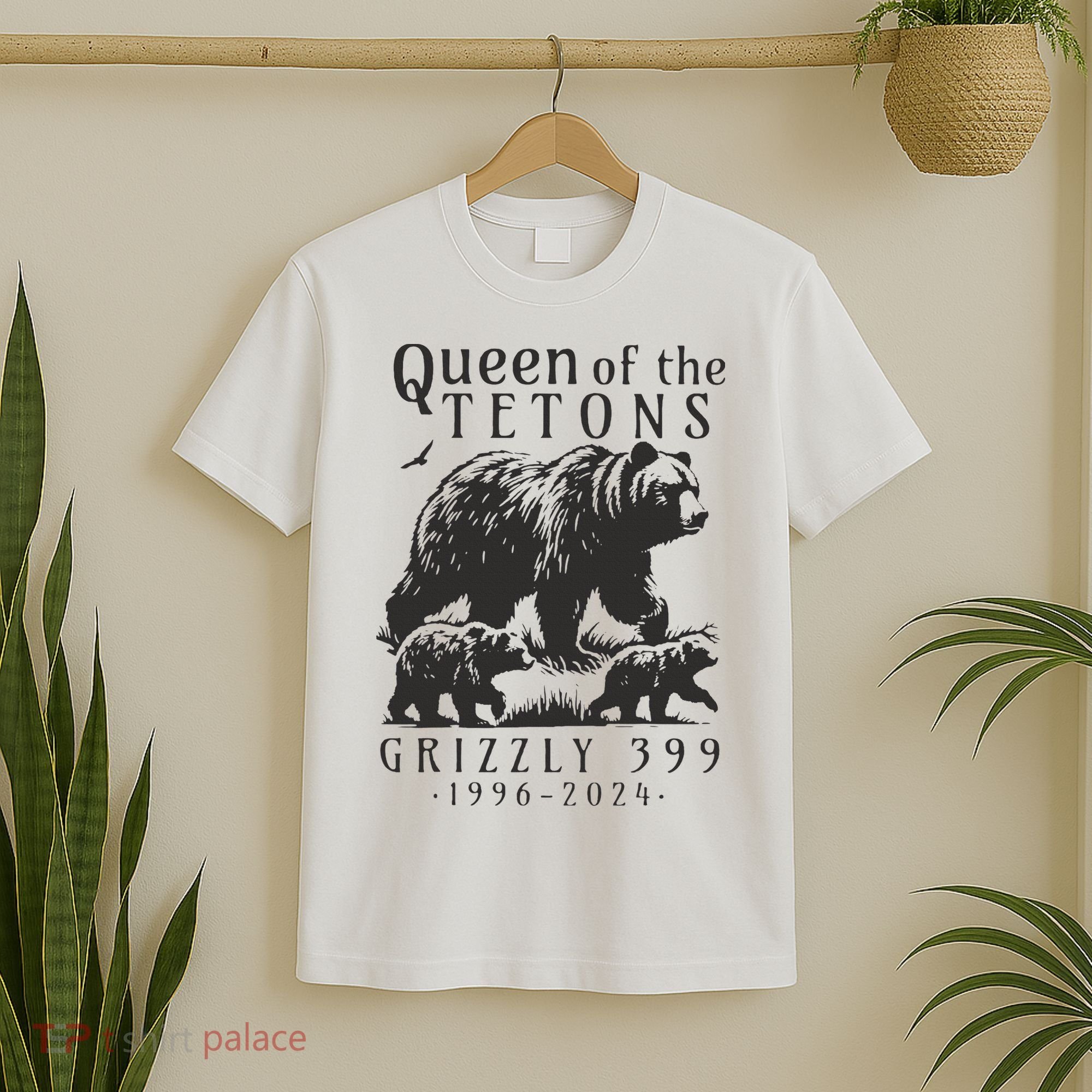 Retro Bear Queen Of The Tetons Grizzly 399 National Park T-Shirt