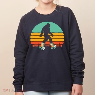 Retro Bigfoot Roller Skating Sasquatch 80s Skater Graphic Women's Sweatshirt