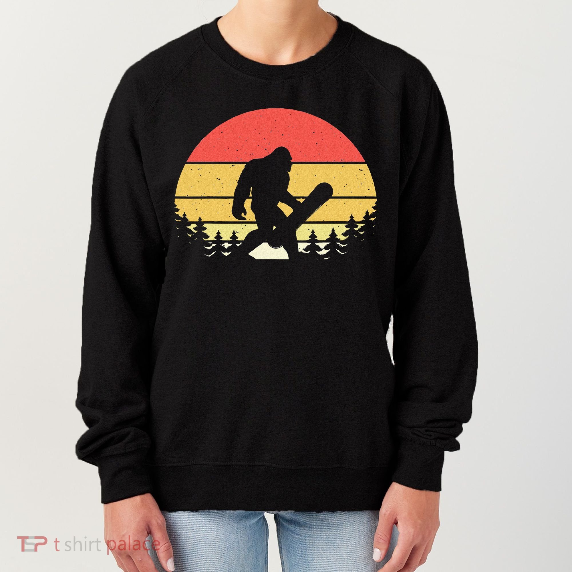 Retro Bigfoot Snowboard Shirt Sasquatch Snowboarding Lovers Women's Sweatshirt