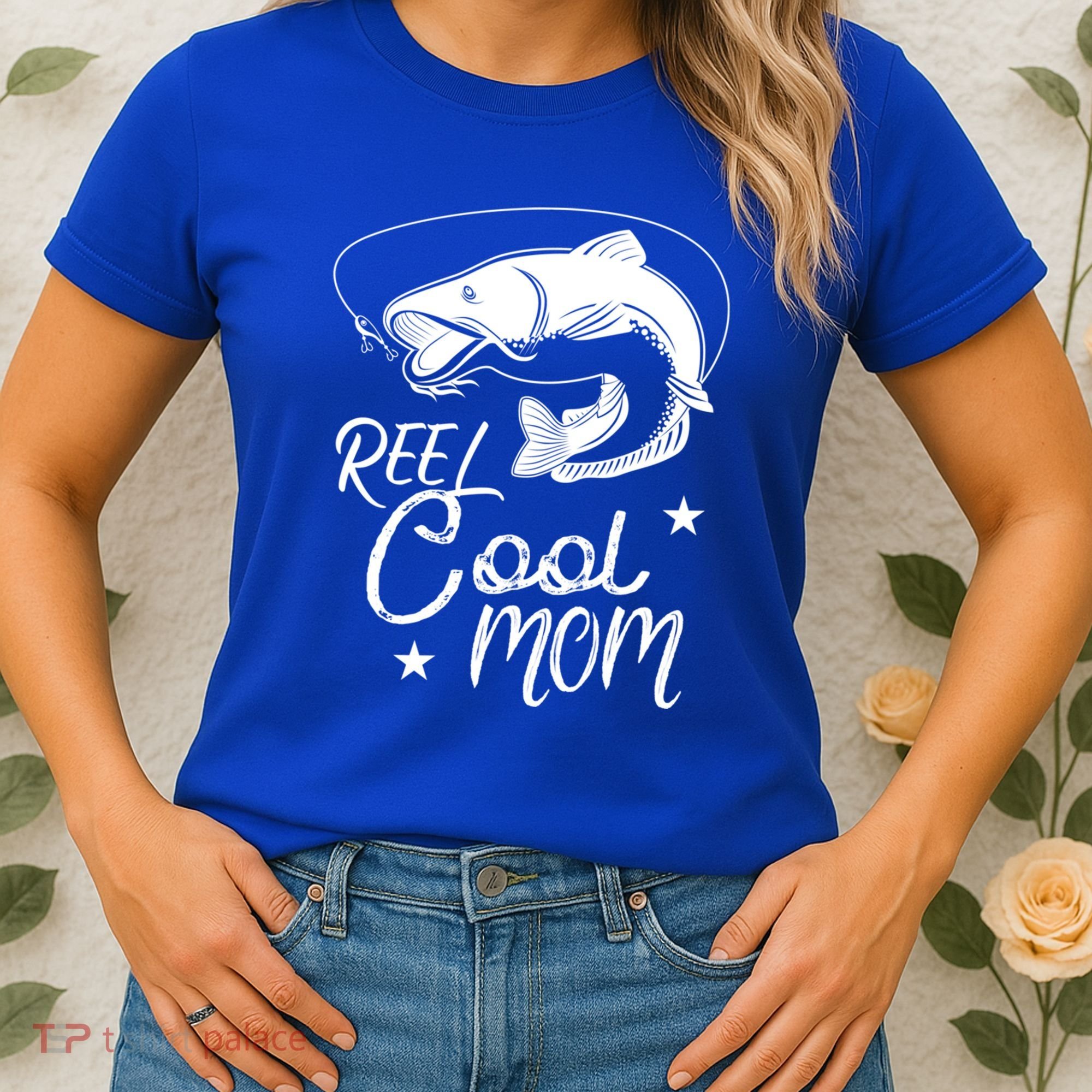 Reel Cool Mom Fathers Day Fishing Mom Cute Gift Women's T-Shirt