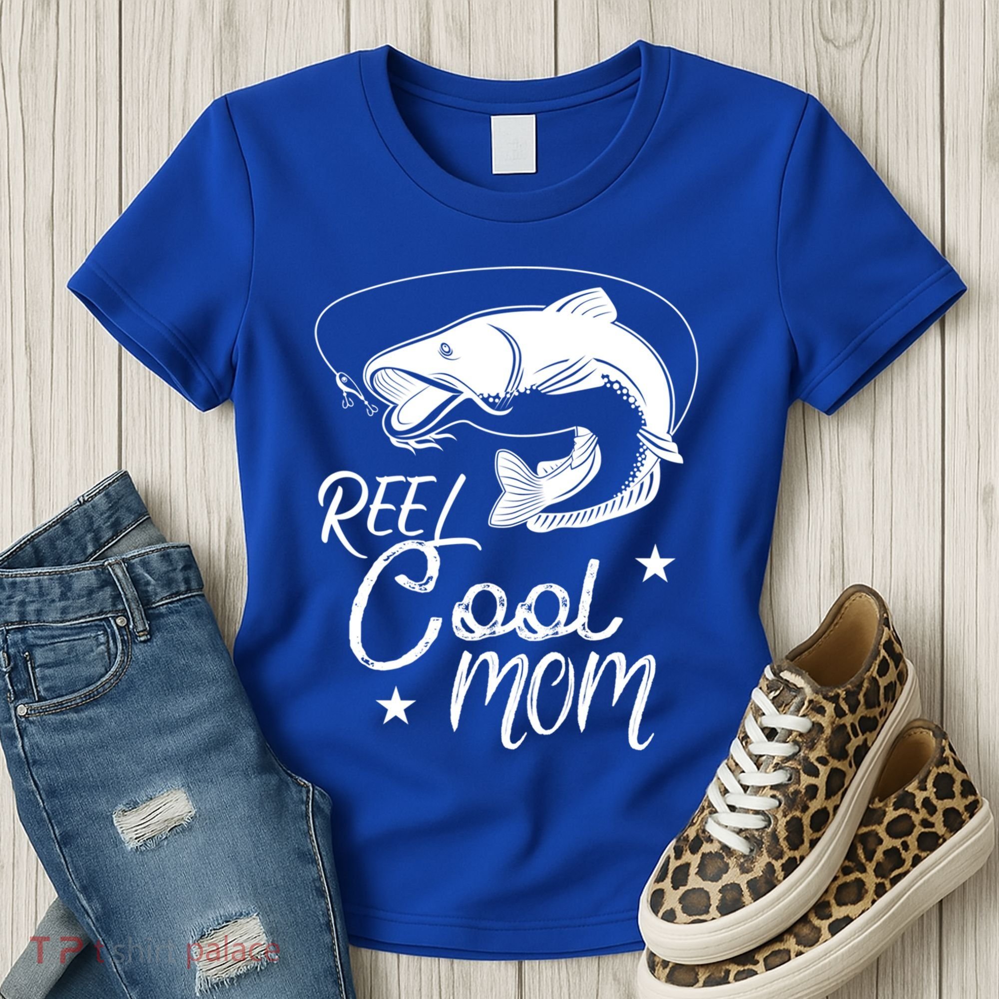 Reel Cool Mom Fathers Day Fishing Mom Cute Gift Women's T-Shirt