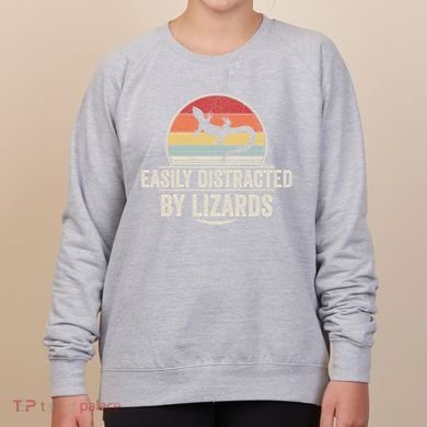 Retro Easily Distracted By Lizards Funny Lizard Lover Great Gift Women's Sweatshirt