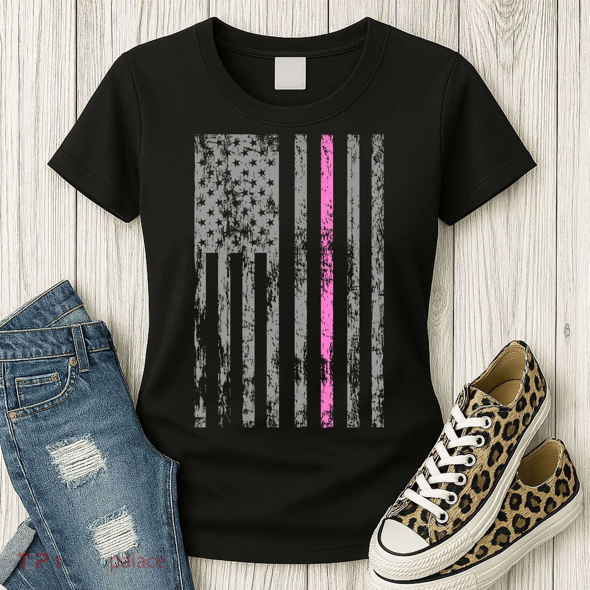 Retro Pink Thin Line Breast Cancer Awareness USA Flag Women's T-Shirt