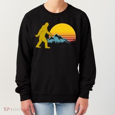 Retro Sasquatch Mountain Sunset Women's Sweatshirt