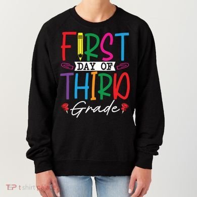 Retro First Day Of Third Grade Team Students Back To School Women's Sweatshirt