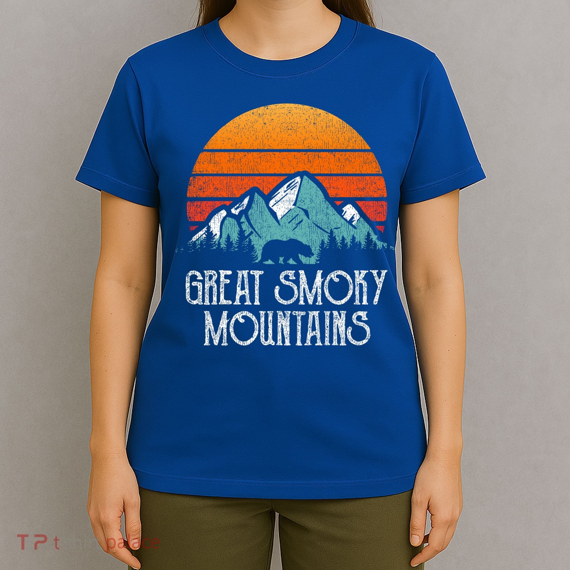 Retro Great Smoky Mountains National Park Bear Vintage Gift T-Shirt