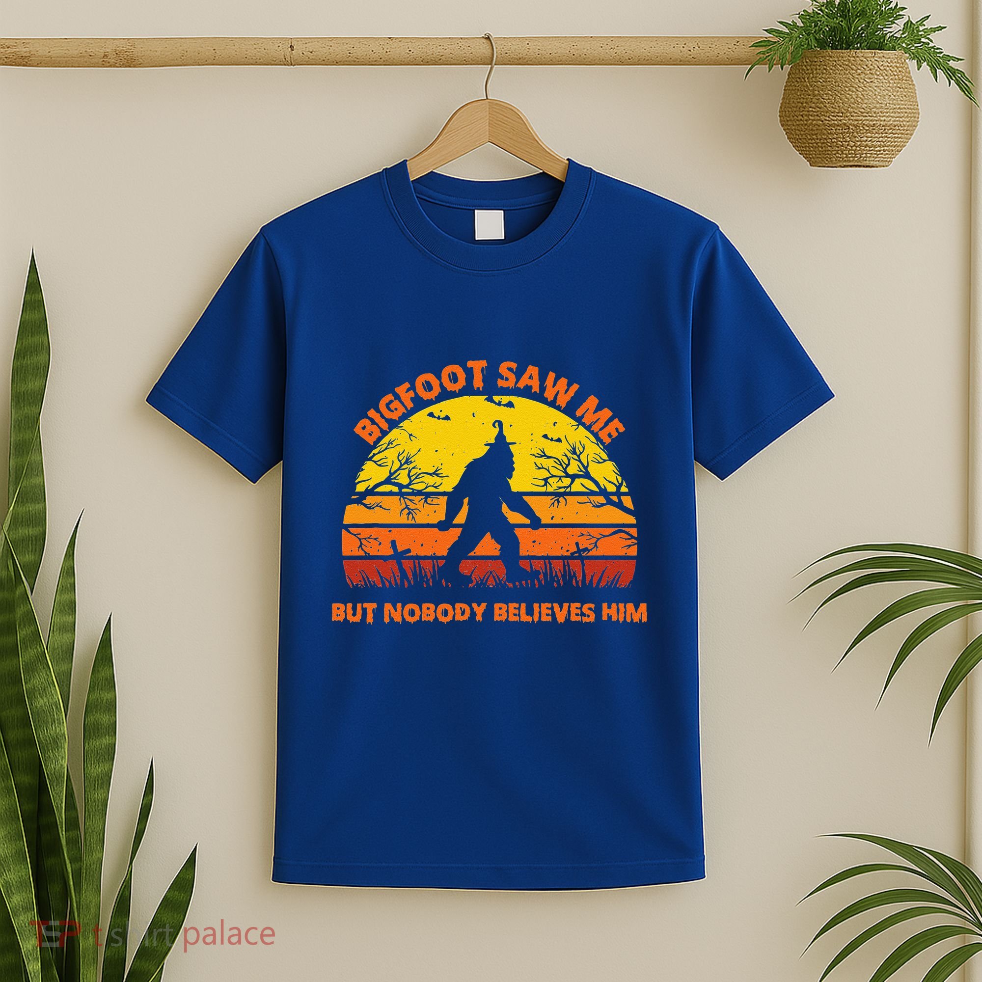 Retro Halloween Bigfoot Saw Me But Nobody Believes Him T-Shirt