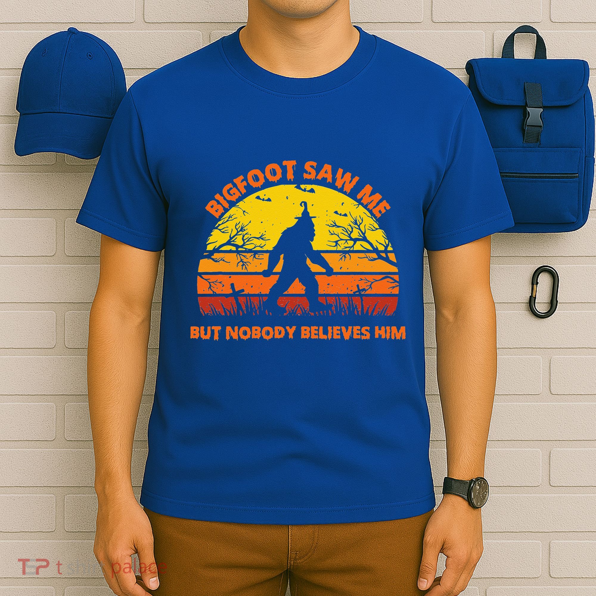 Retro Halloween Bigfoot Saw Me But Nobody Believes Him T-Shirt