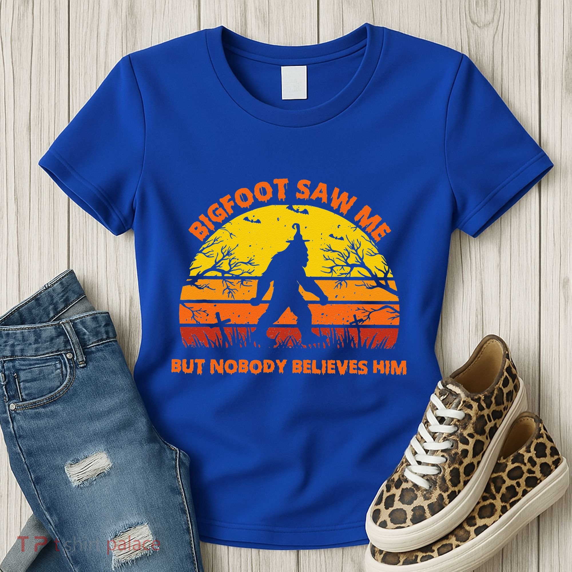Retro Halloween Bigfoot Saw Me But Nobody Believes Him Women's T-Shirt
