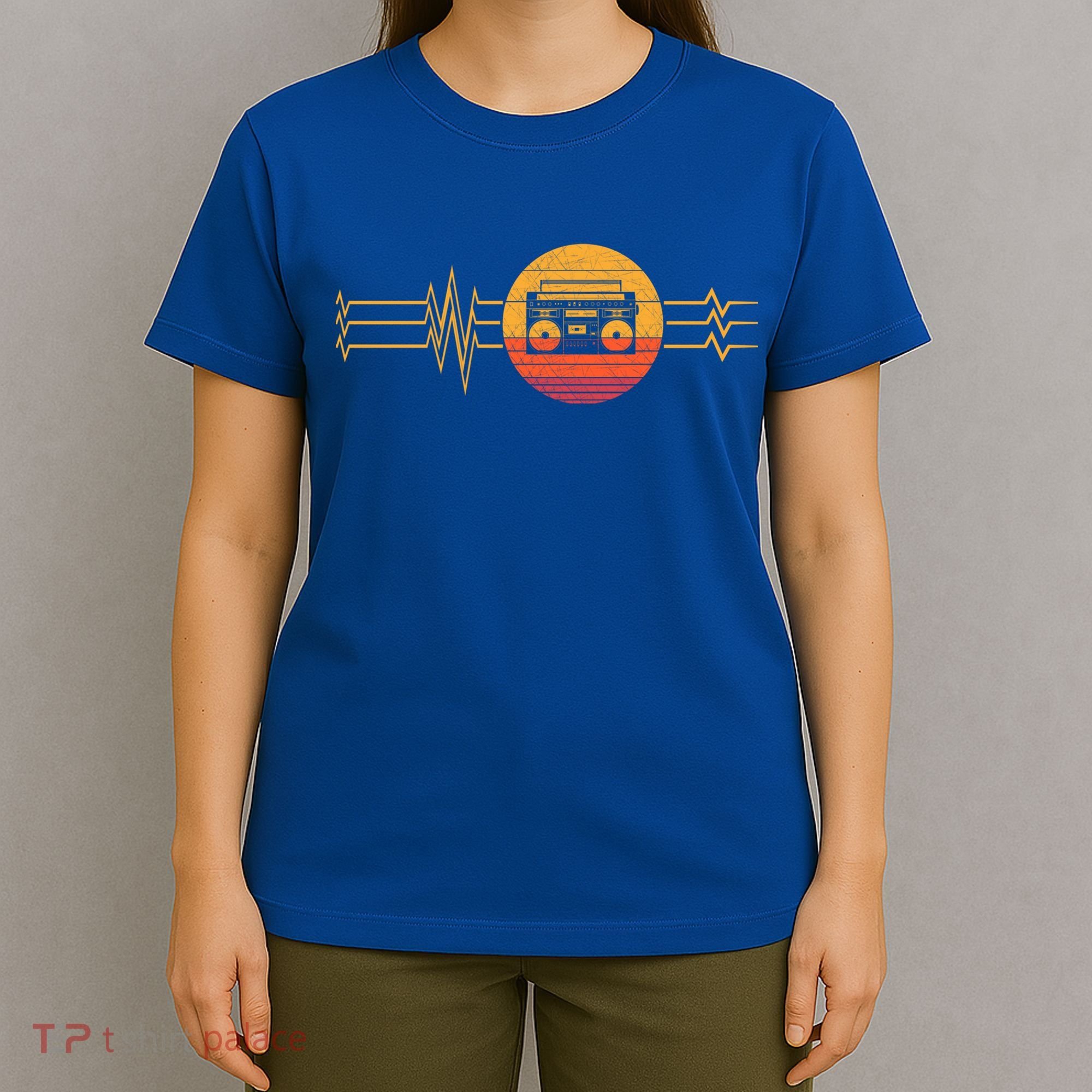 Retro Heartbeat Boombox Music Player Lifeline Vintage Music Gift T-Shirt