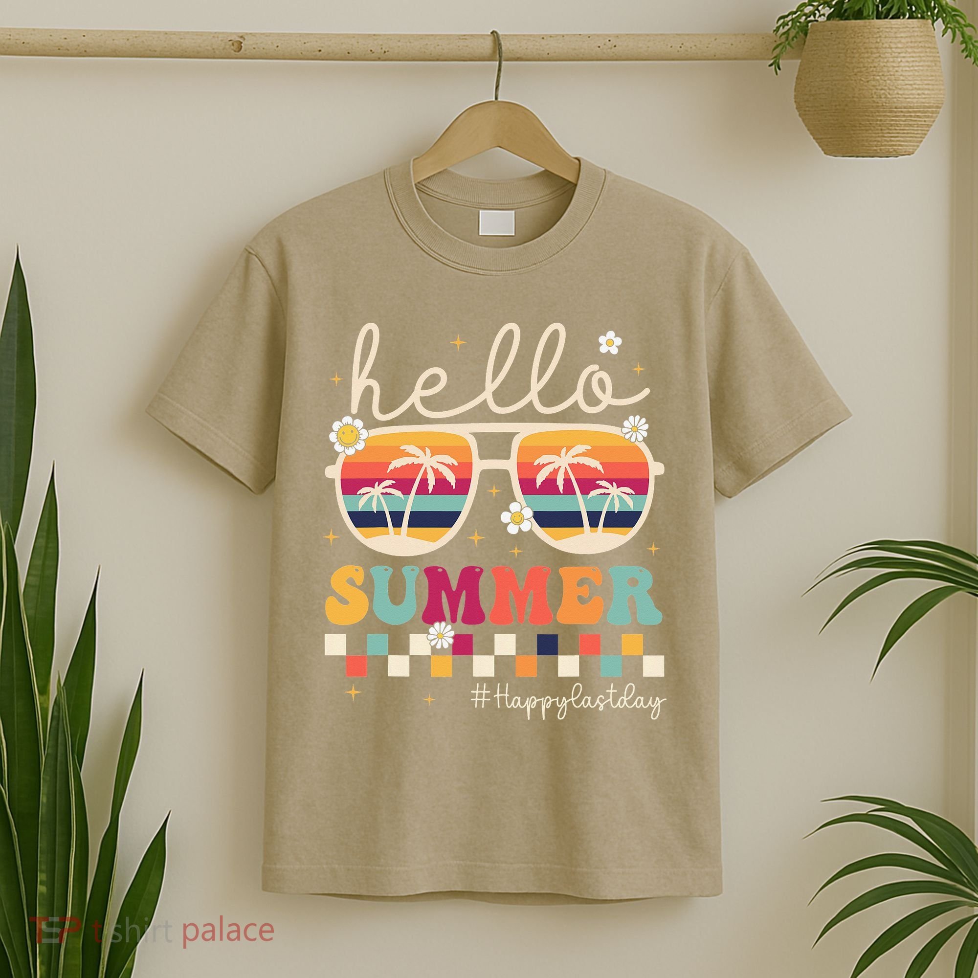 Retro Hello Summer Happy Last Day Of School Teacher Student T-Shirt