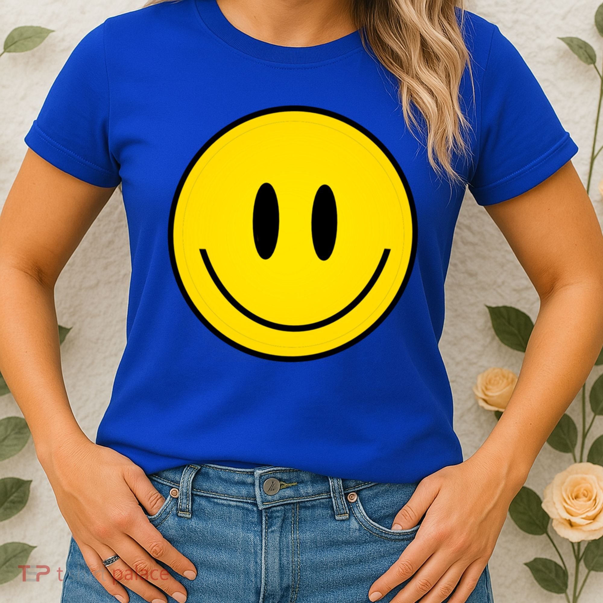 Retro Happy Vibe Smiley Face Happy Face Graphic Gift Women's T-Shirt